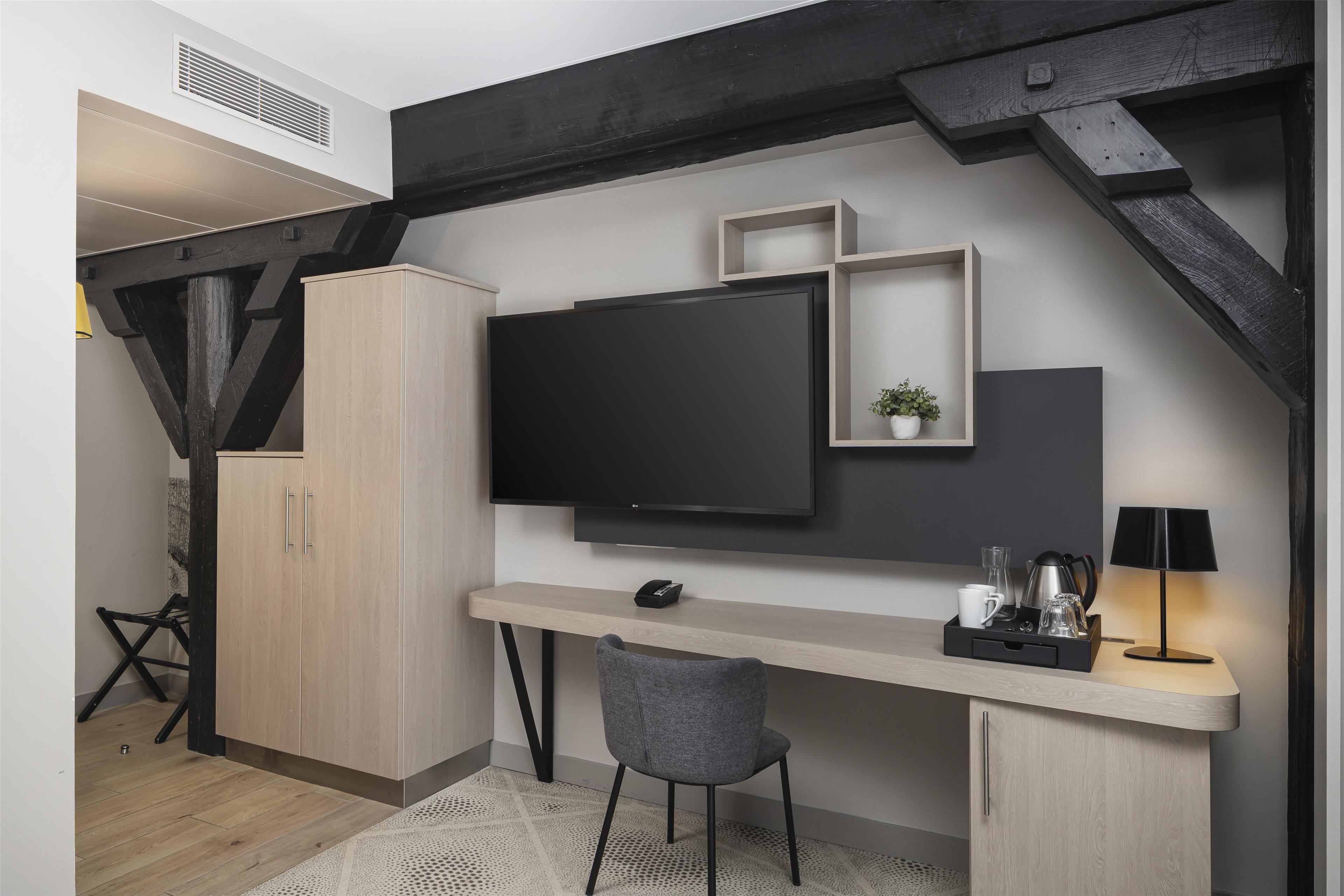 Double Queen Size Bed