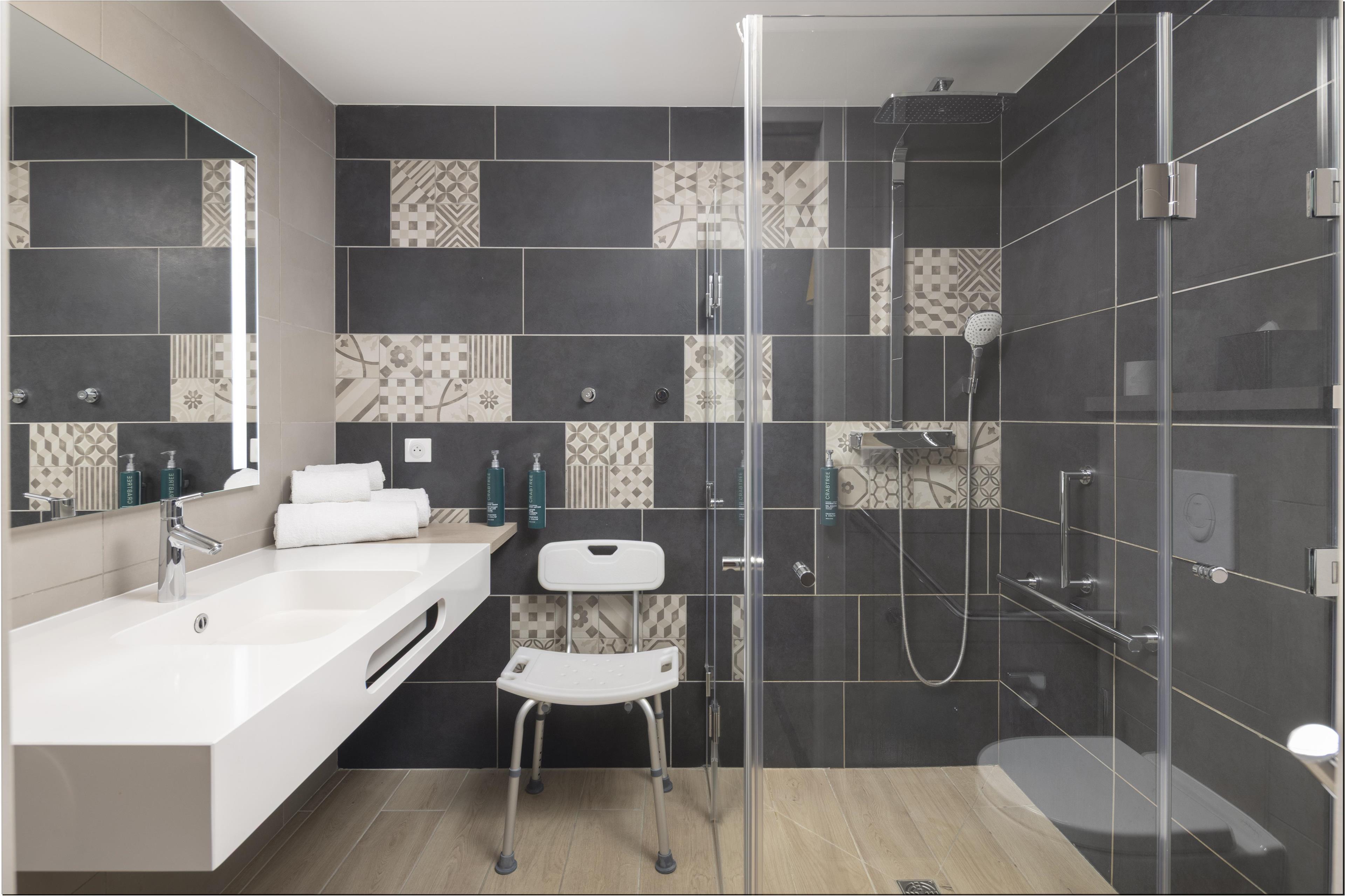 Double Accessible King Size Bed