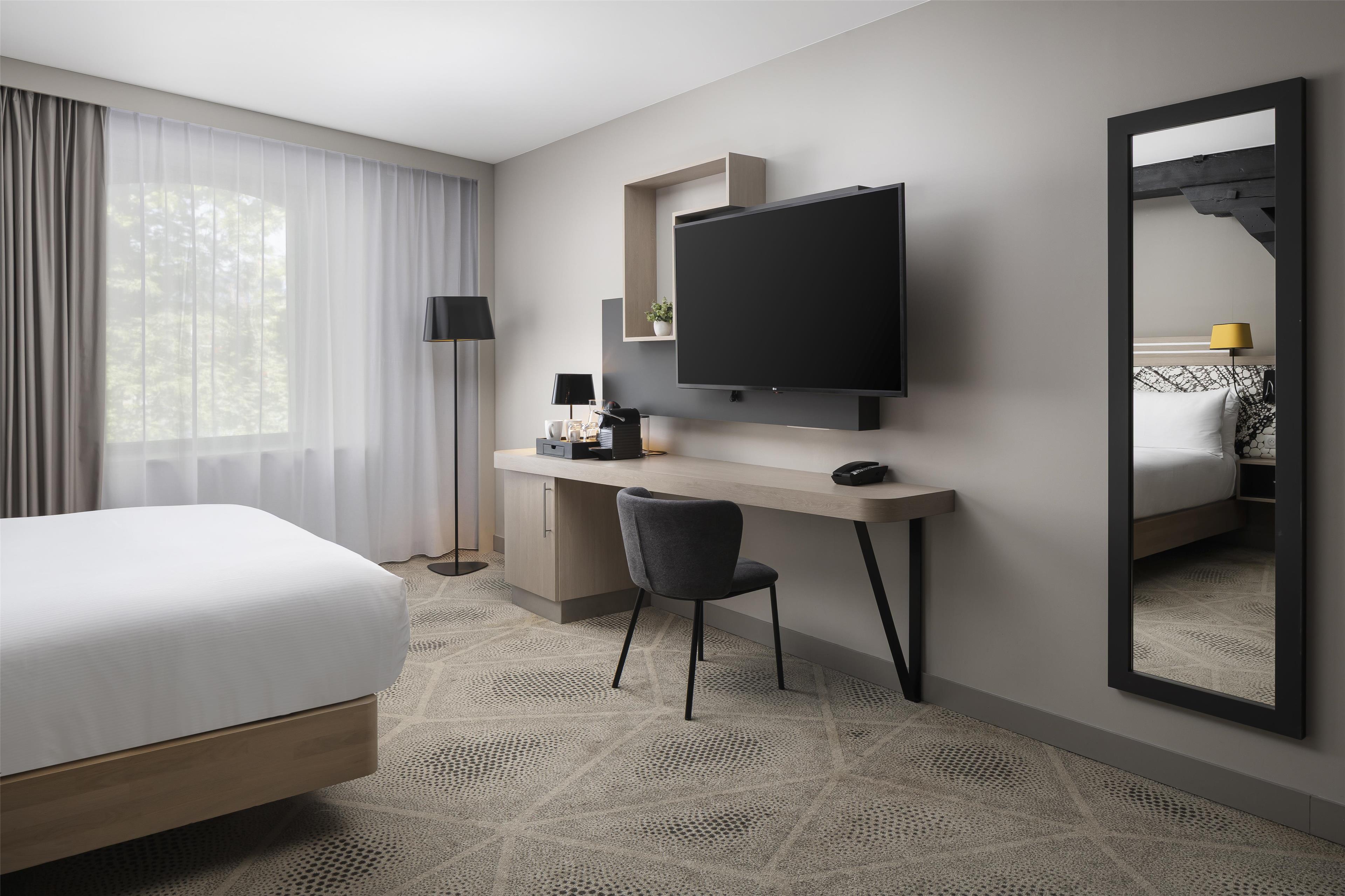 Double Deluxe Queen Bed