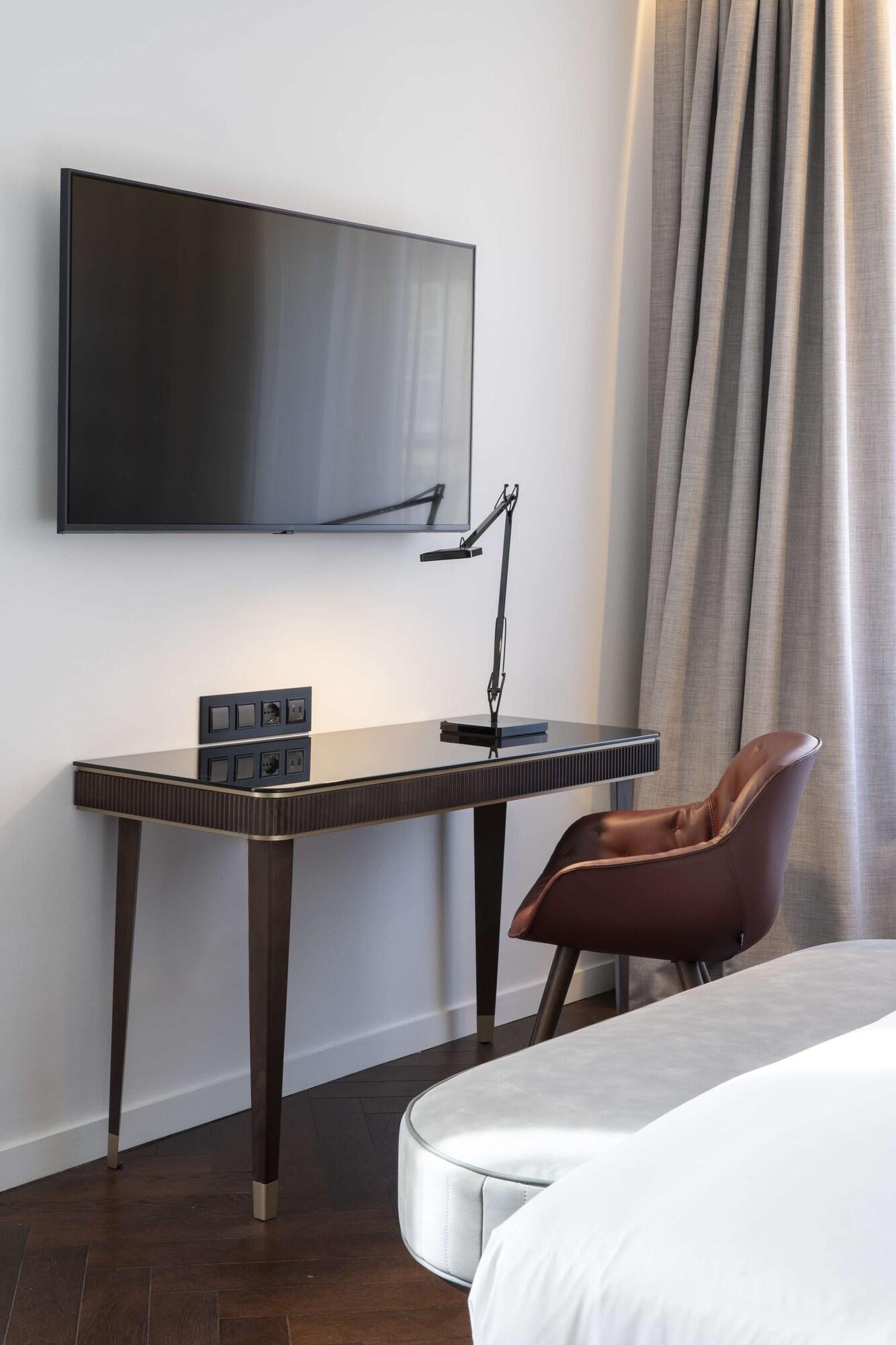 Junior Suite King Size Bed