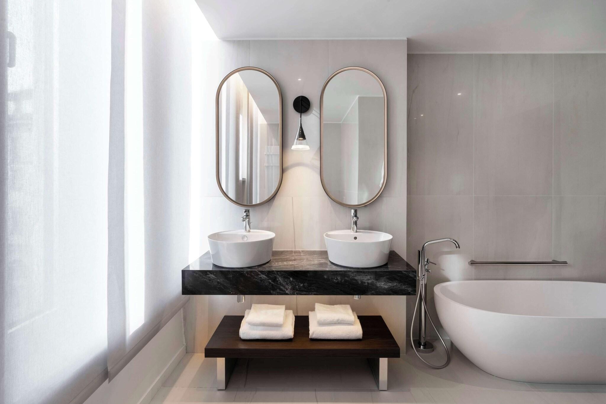 Junior Suite King Size Bed