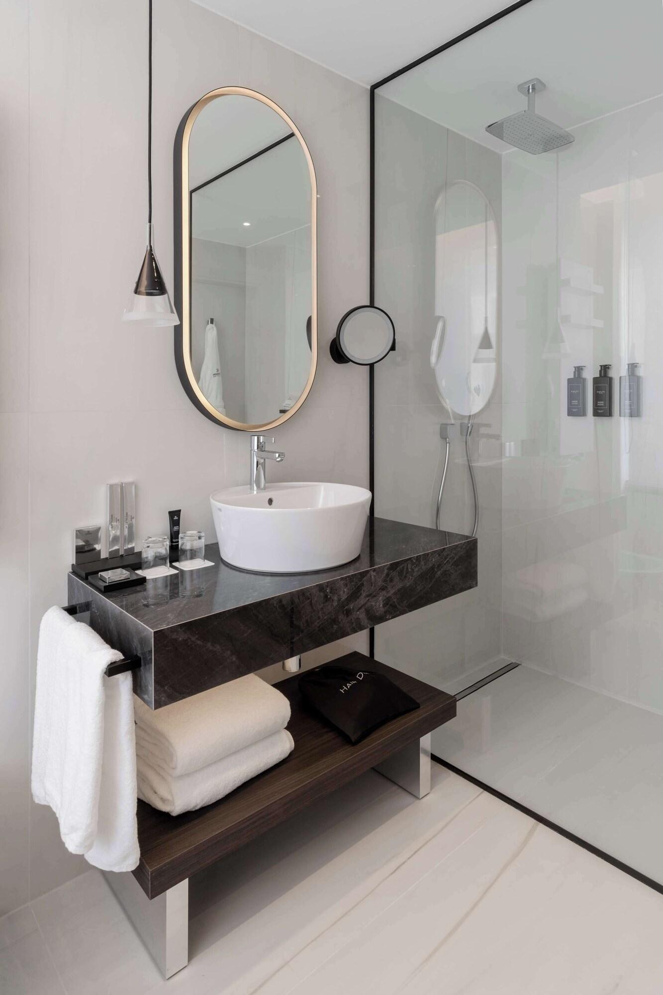 Junior Suite King Size Bed