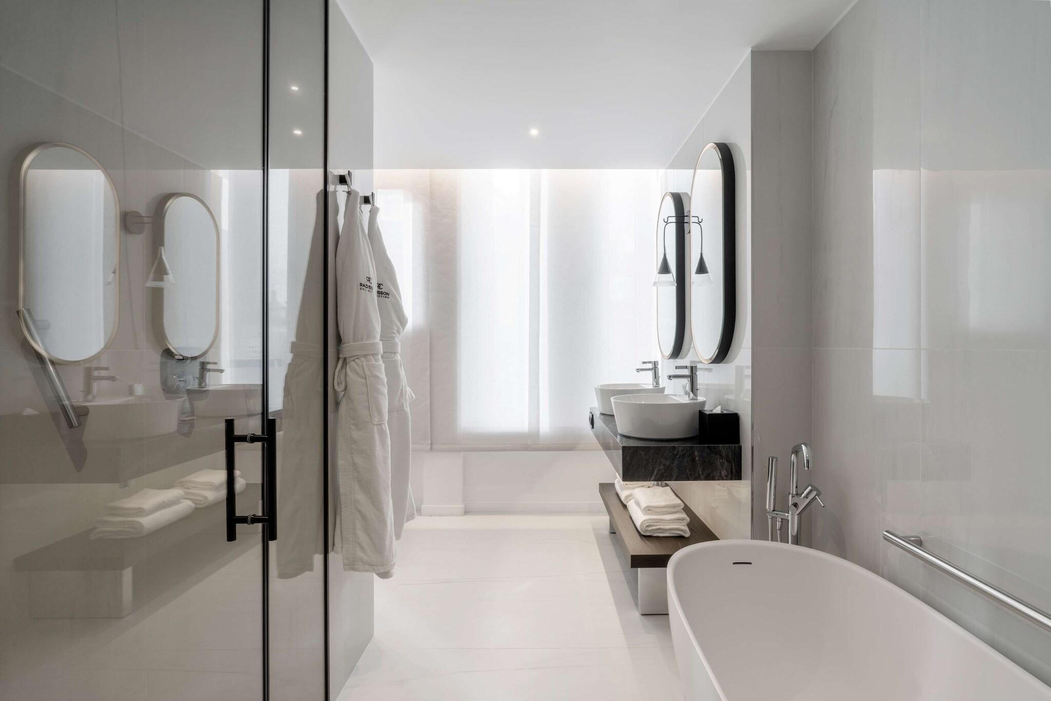 Junior Suite King Size Bed