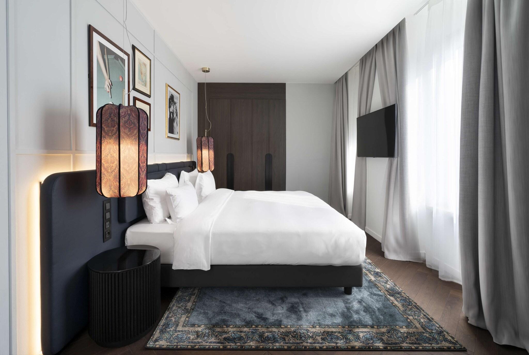 Junior Suite King Size Bed