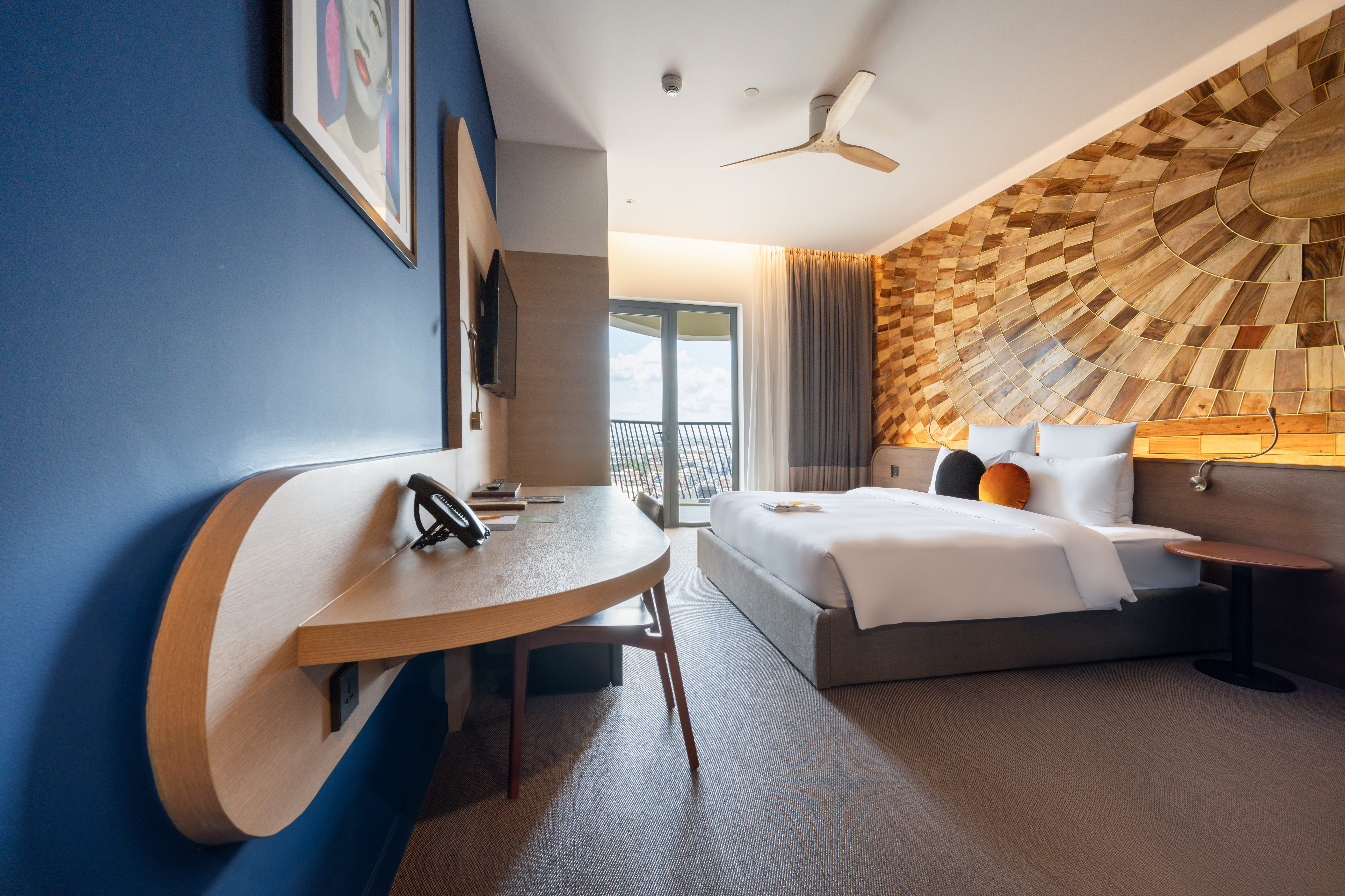 Single Deluxe with Balcony