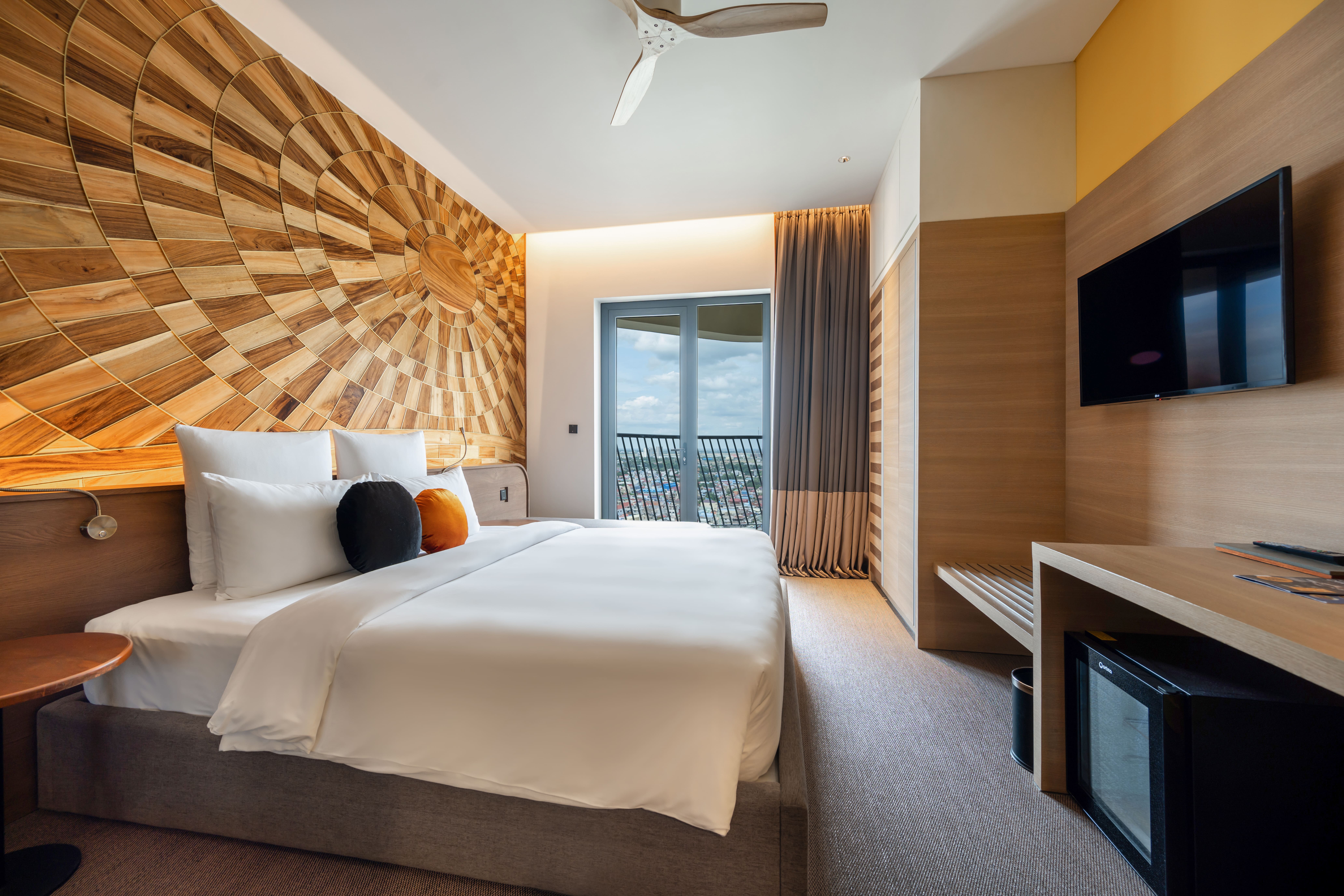 Single Deluxe with Balcony