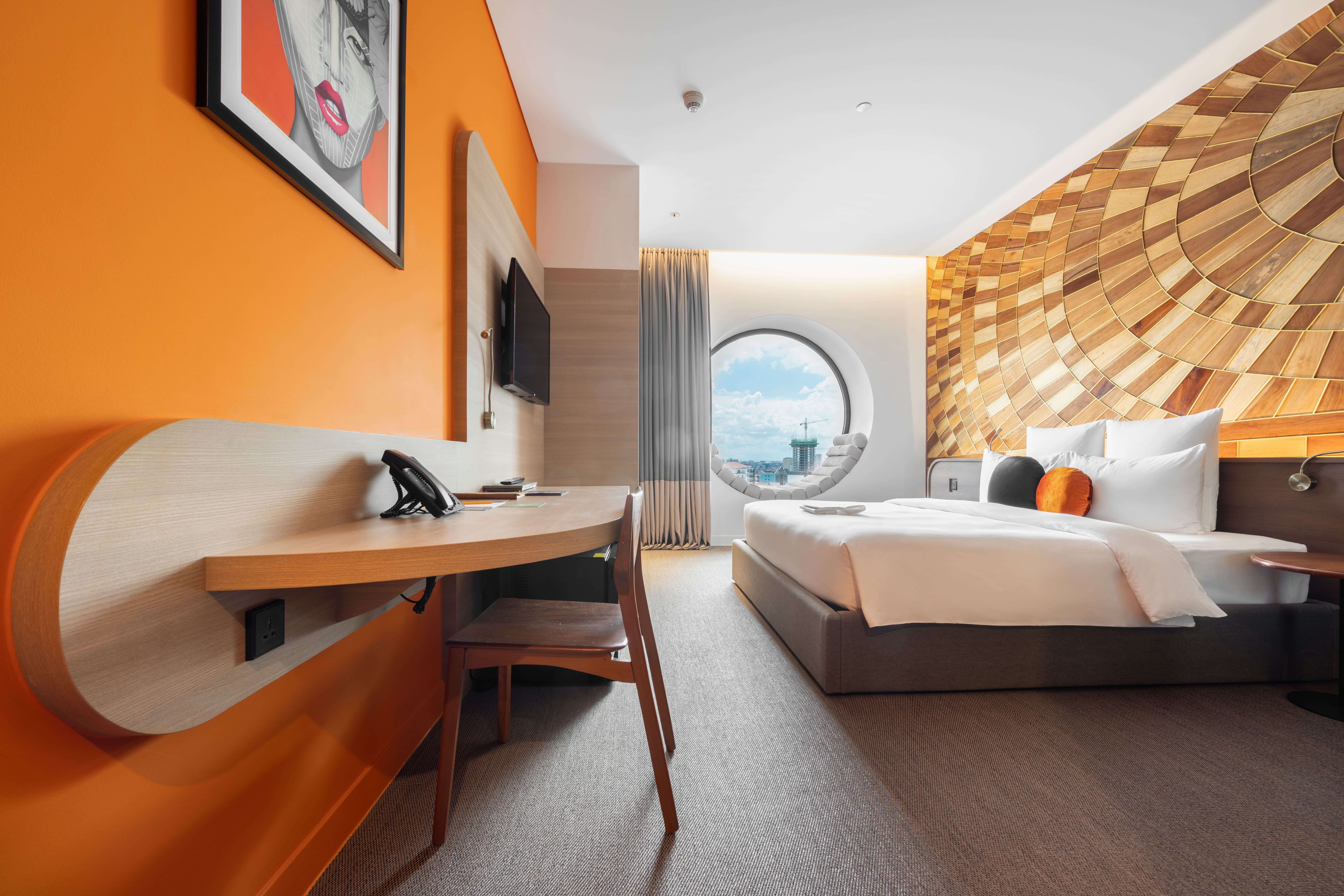 Single Deluxe King Bed