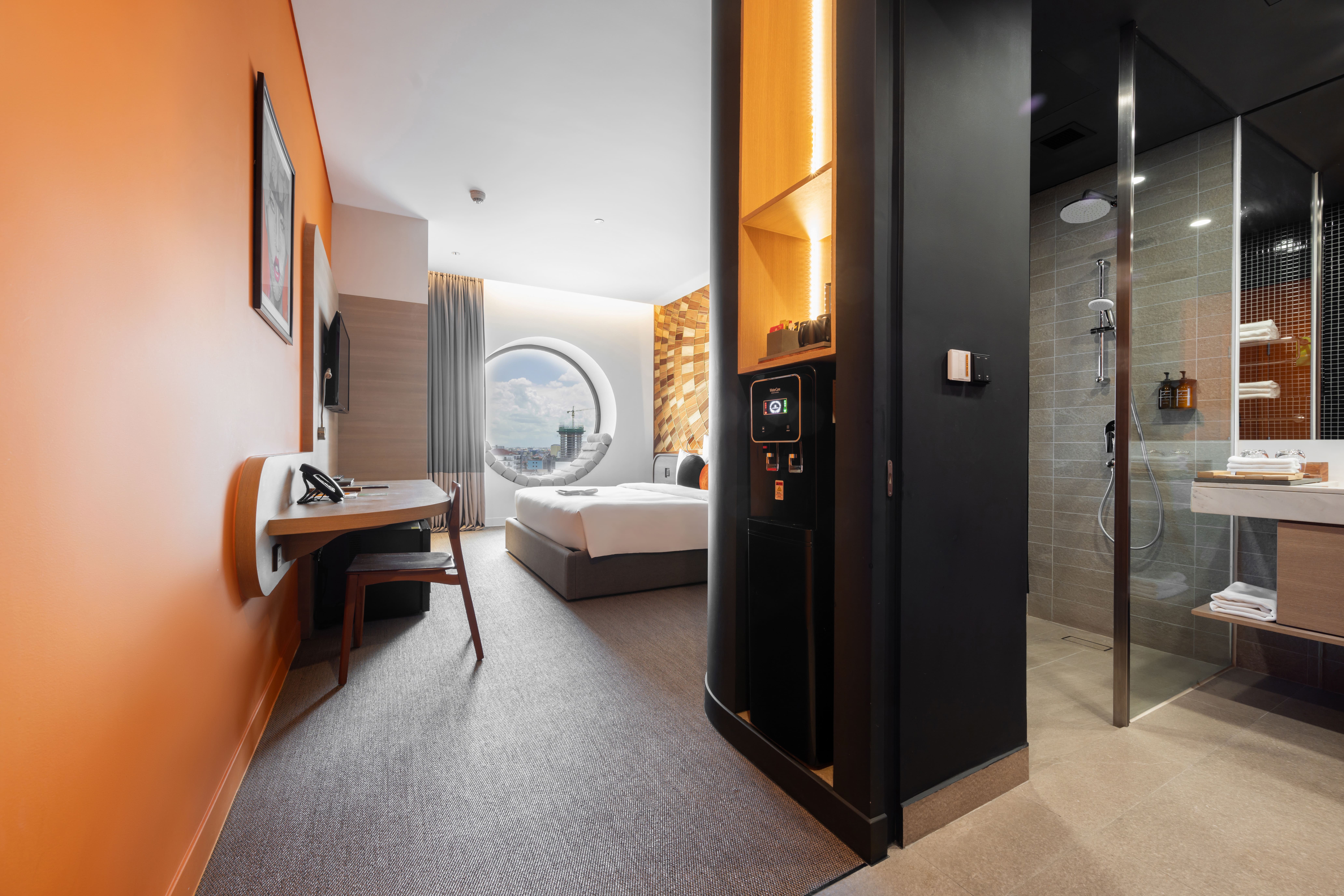 Single Deluxe King Bed