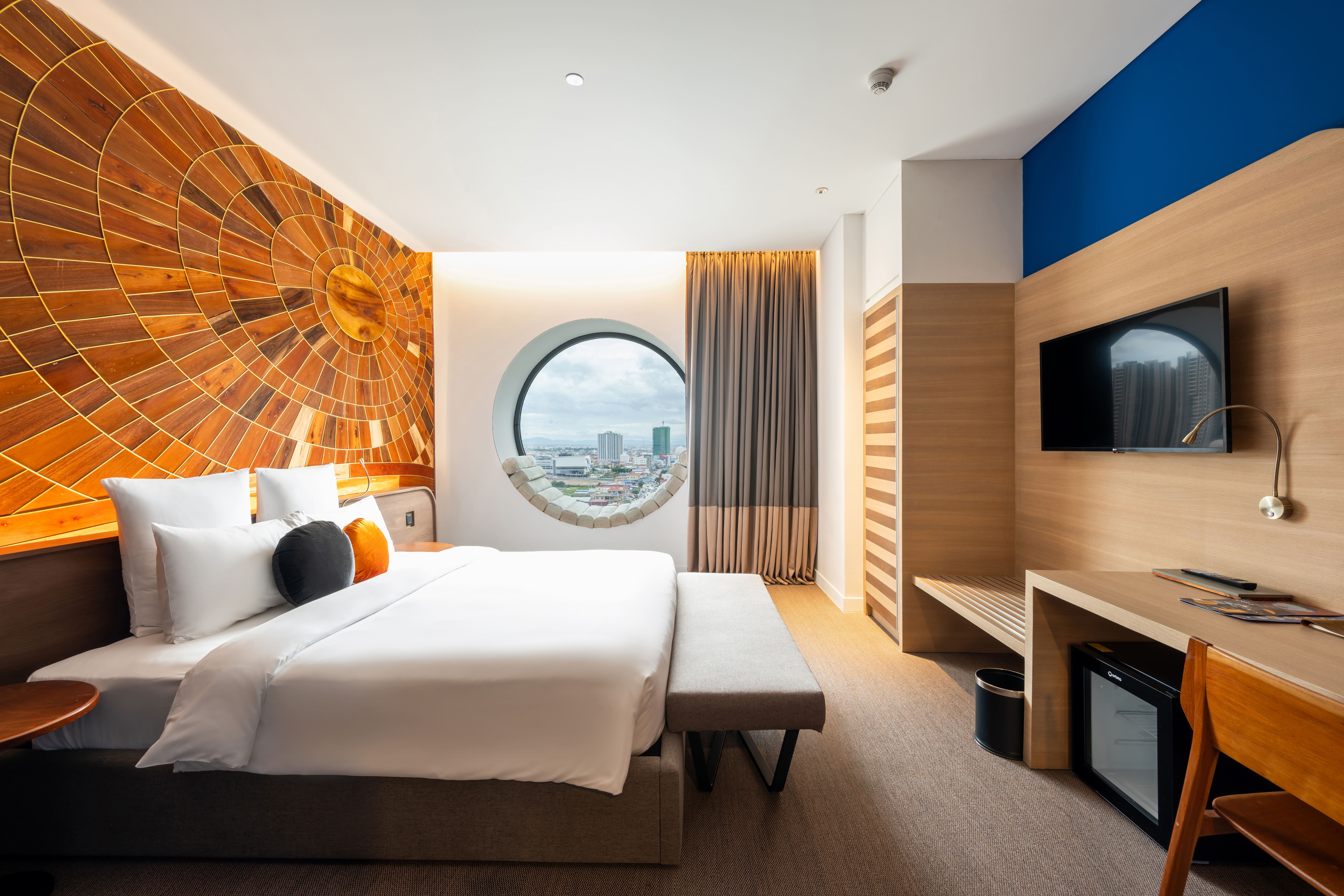 Single Deluxe King Bed