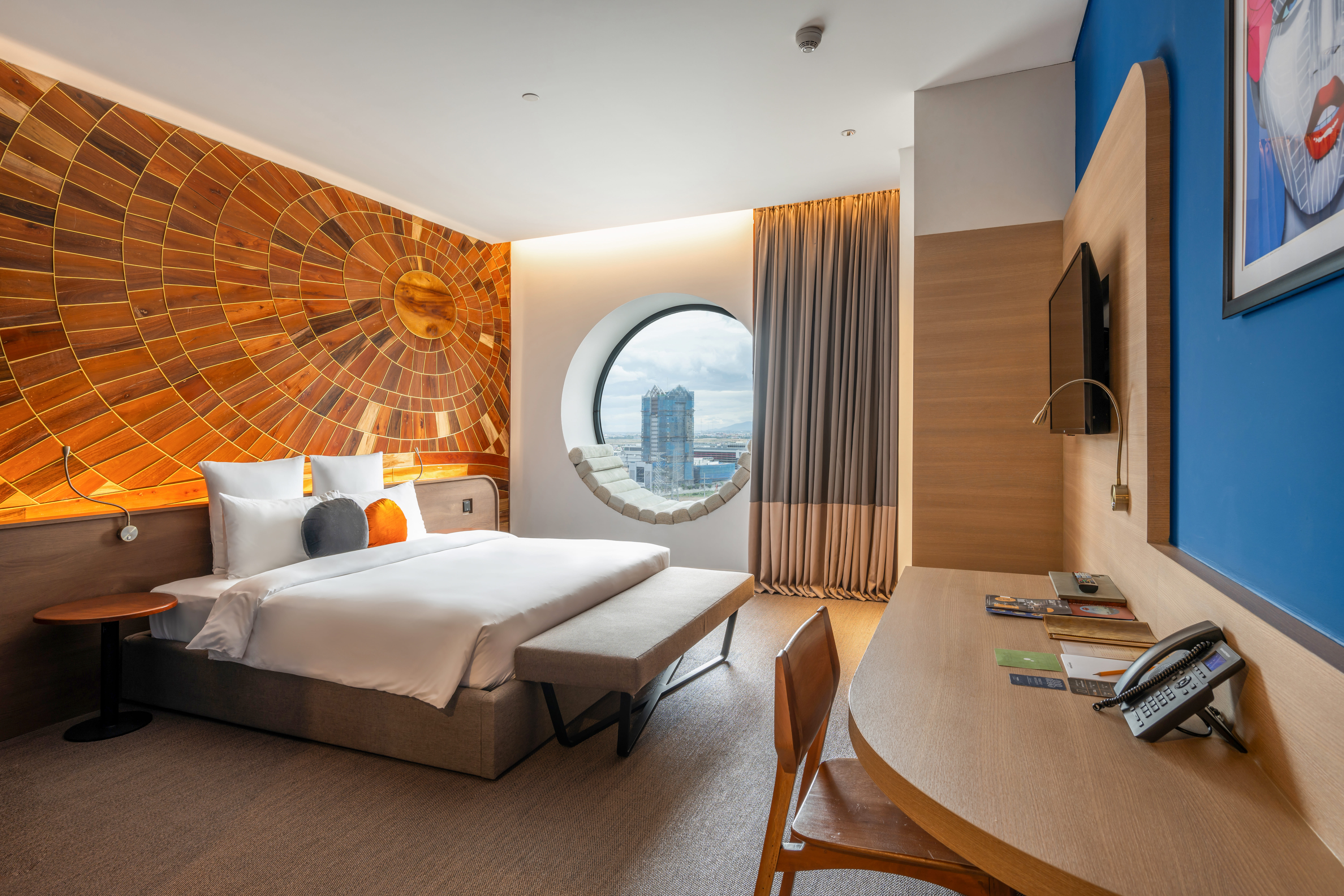 Single Deluxe King Bed