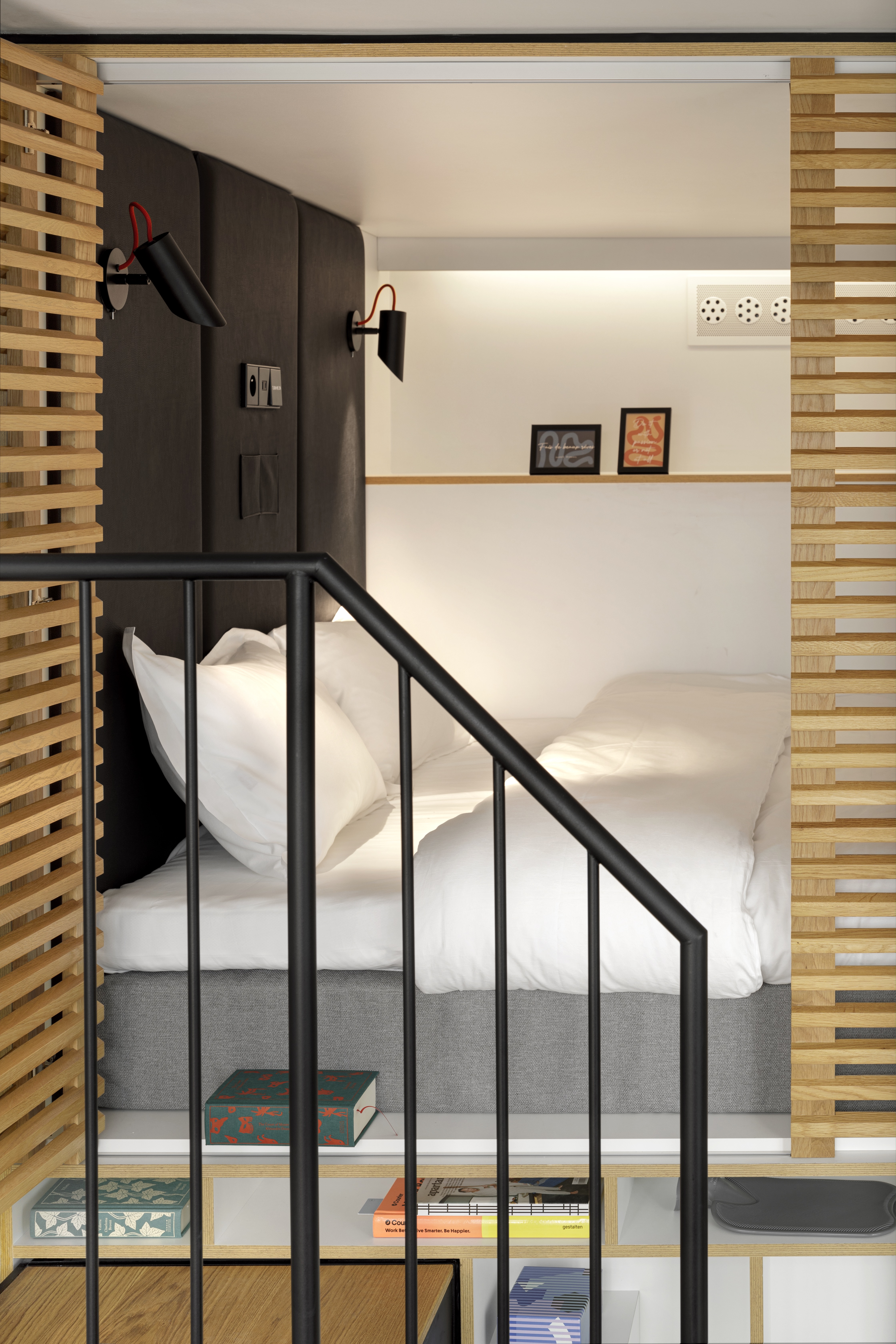 Studio Classic Queen Bed