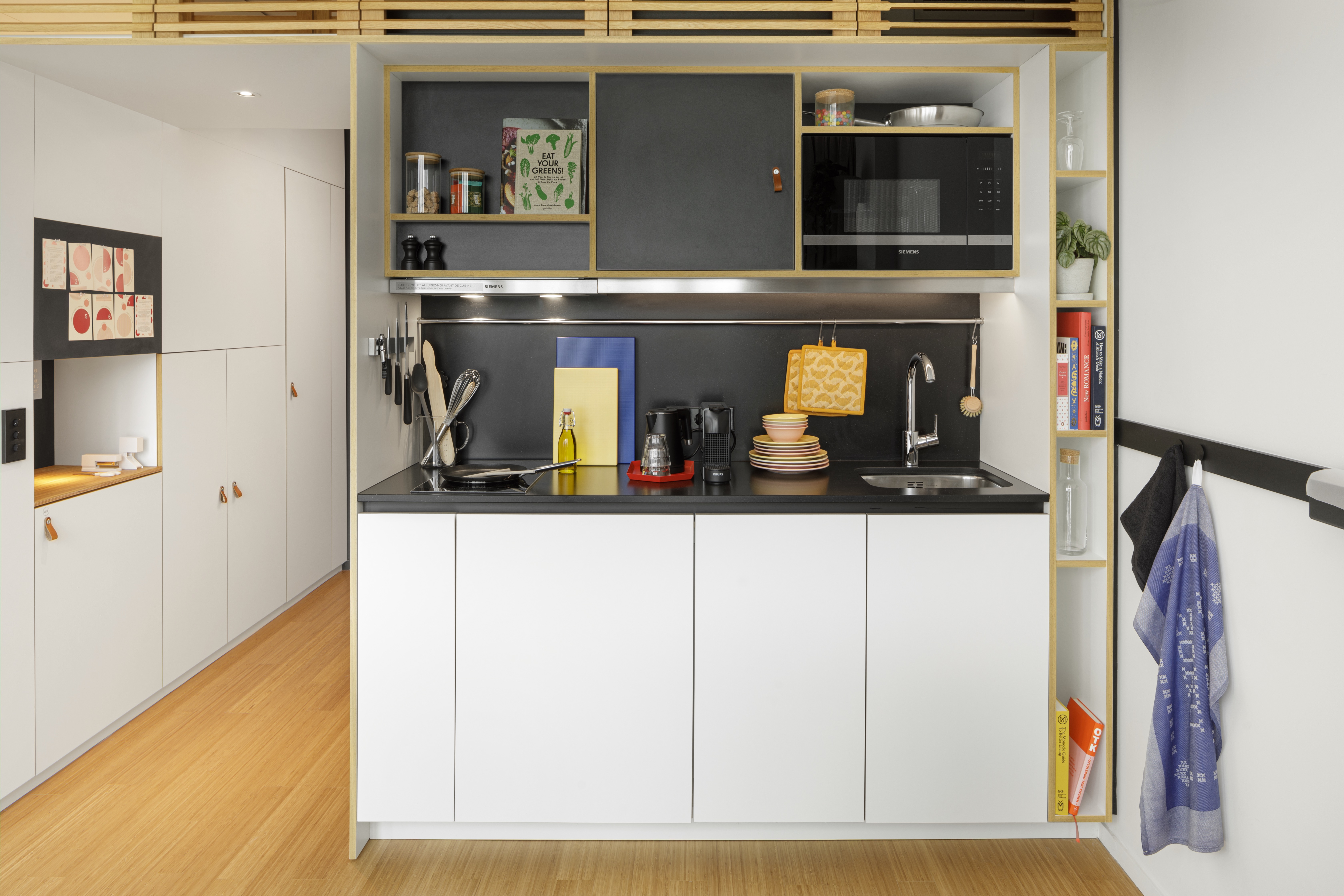 Studio Classic Queen Bed