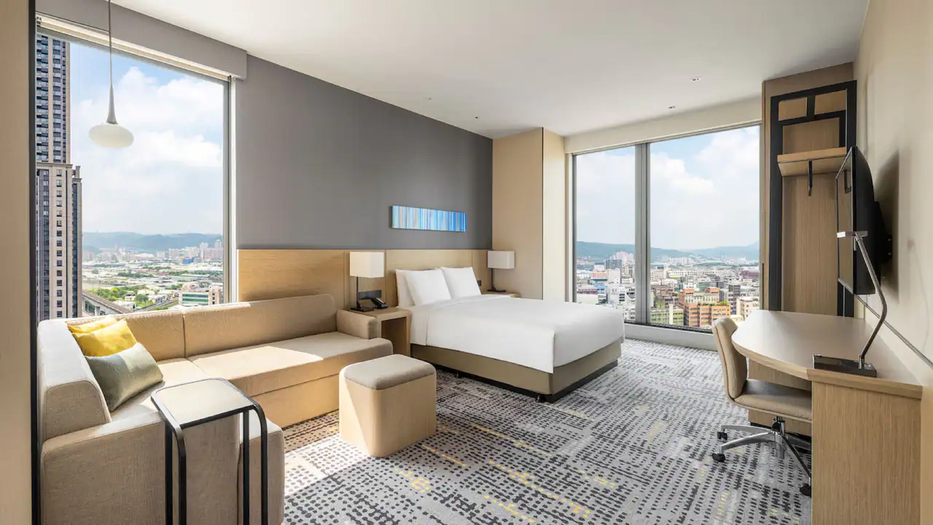 Double Deluxe King Bed