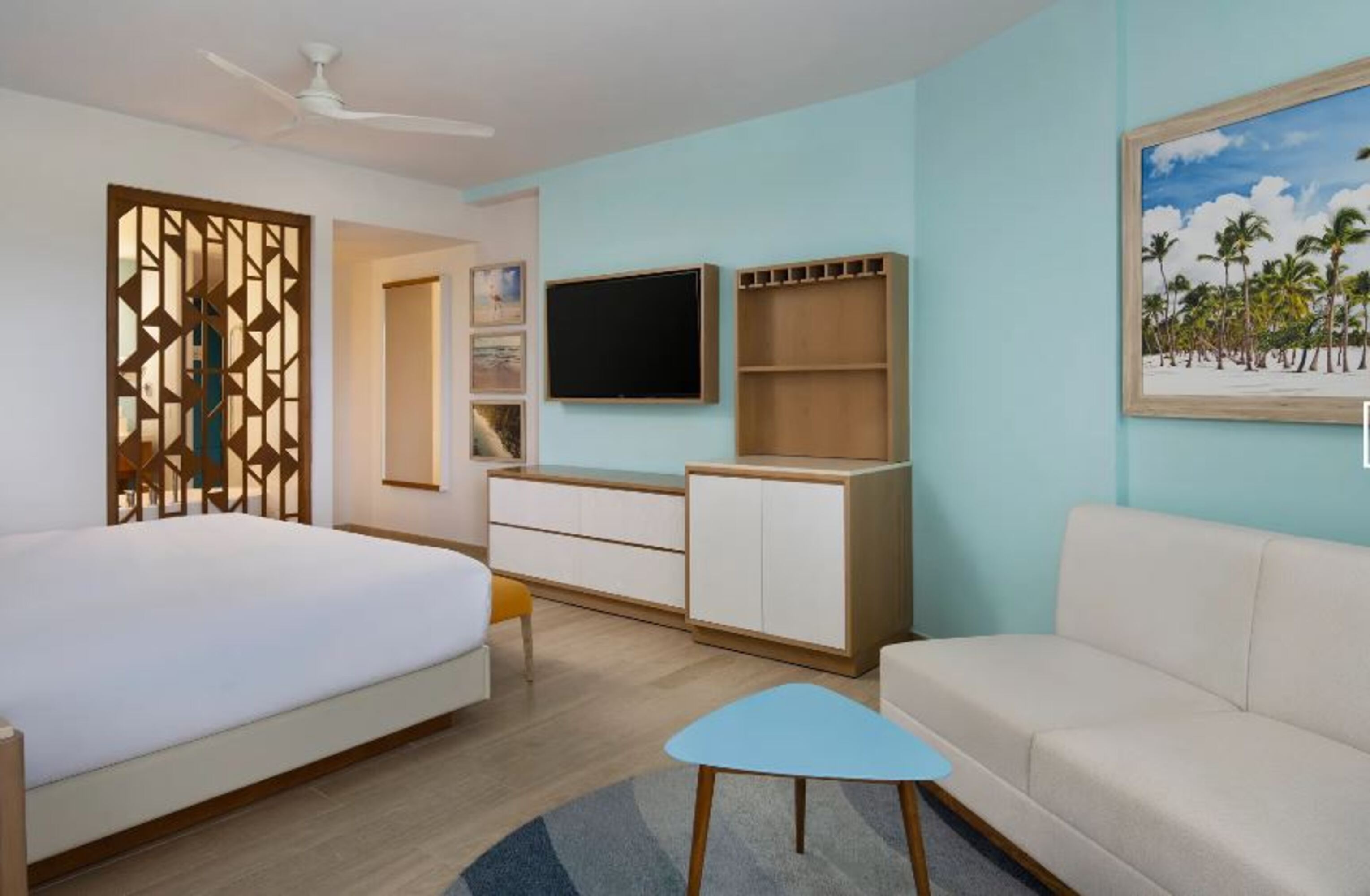 Double Pool View King Bed