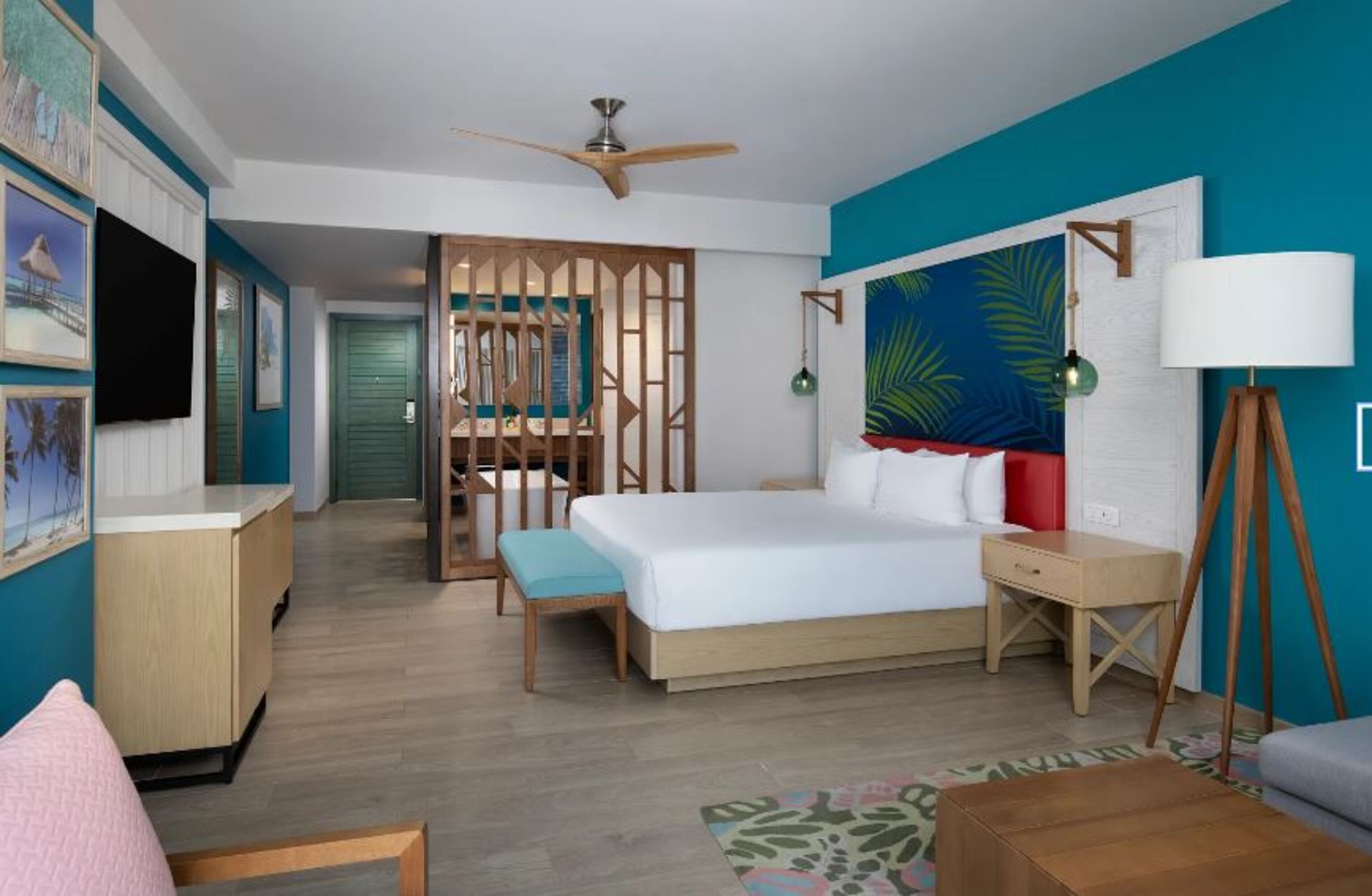 Junior Suite Ocean Front King Bed