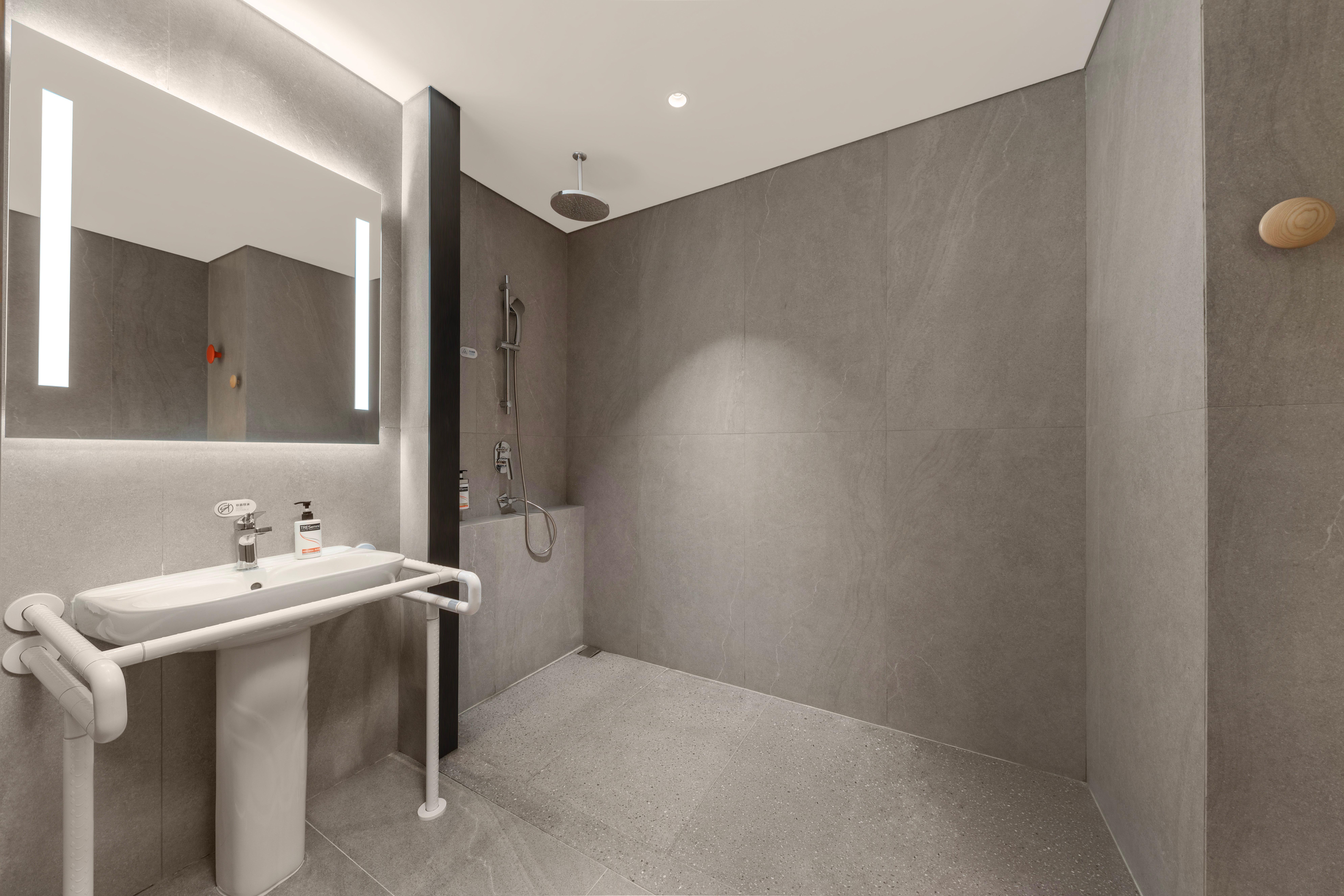 Double Accessible King Size Bed