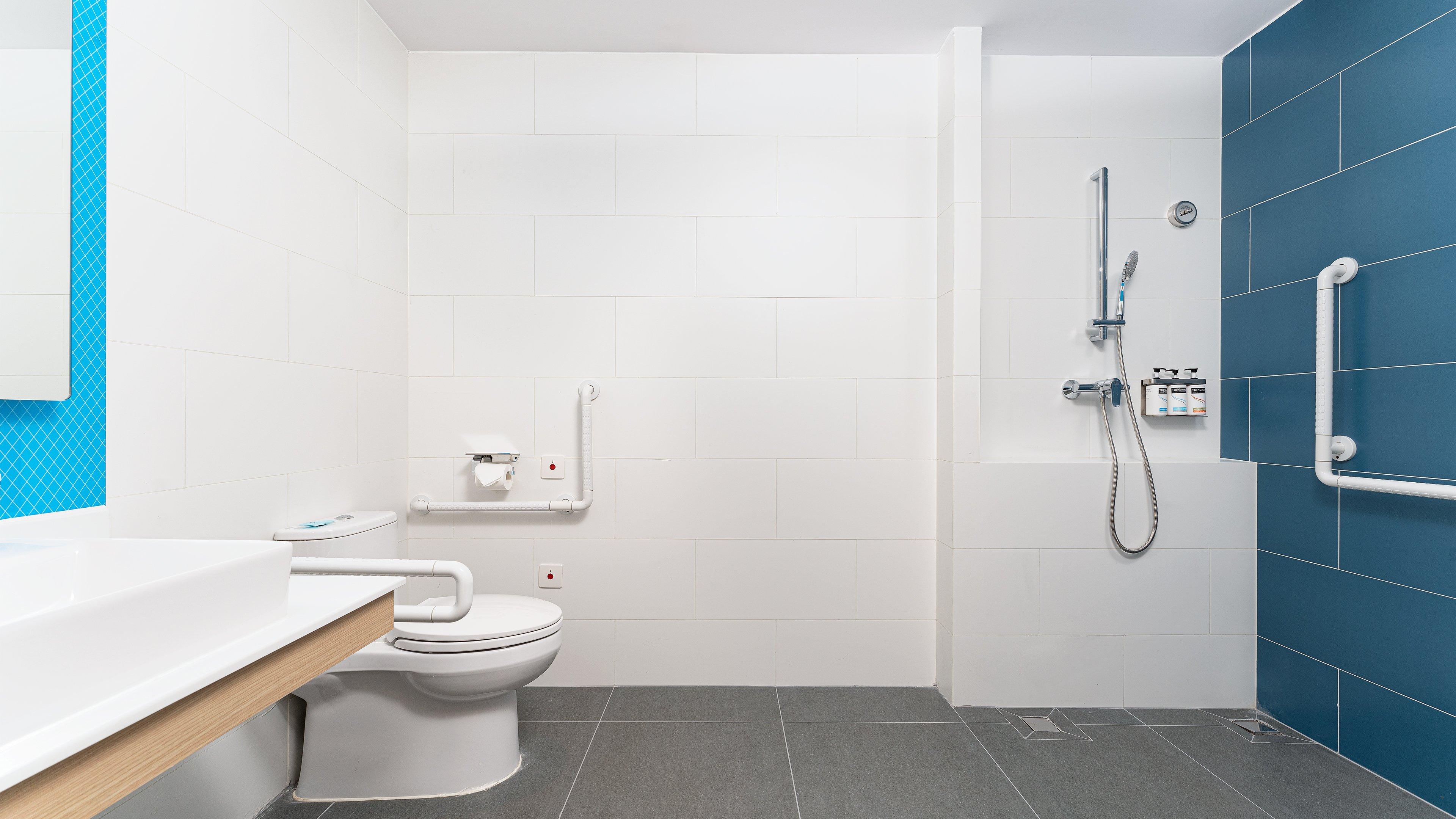 Double Accessible King Size Bed