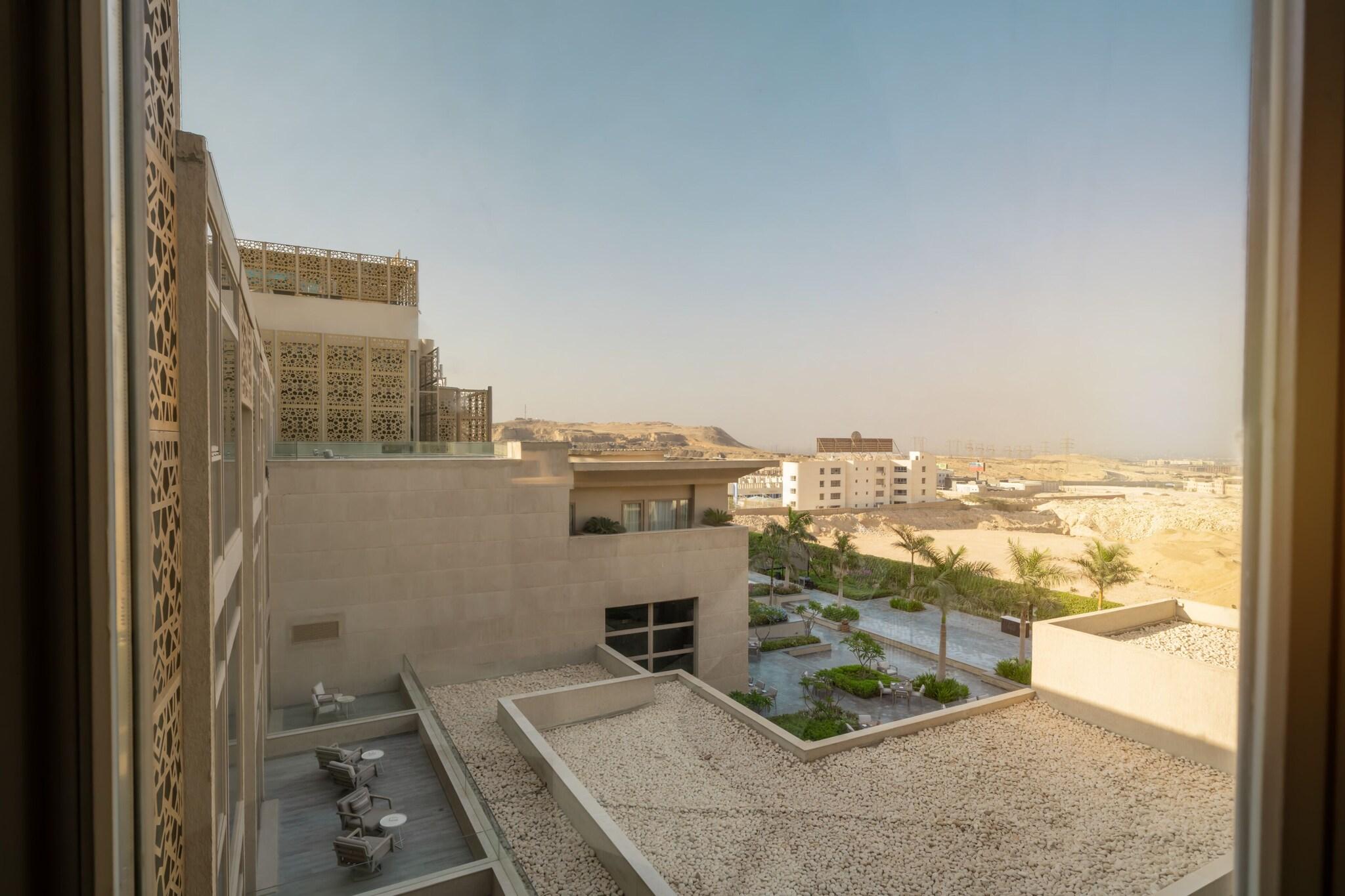 Family Room Garden View King Bed