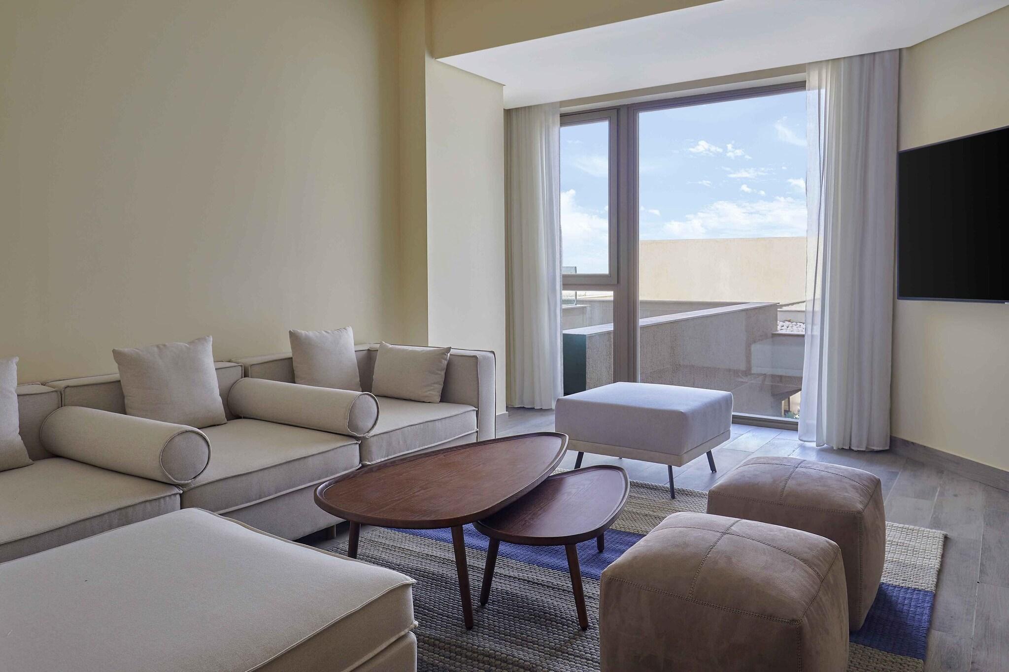 Family Room Garden View King Bed