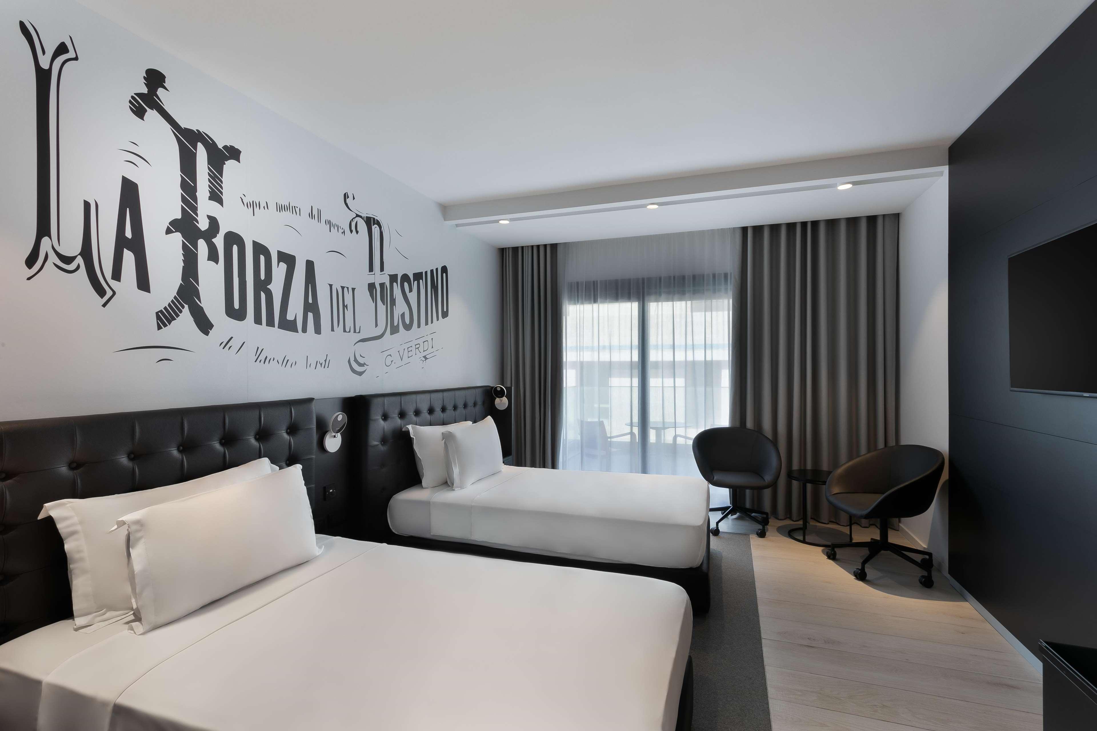 Twin Deluxe Side Sea View