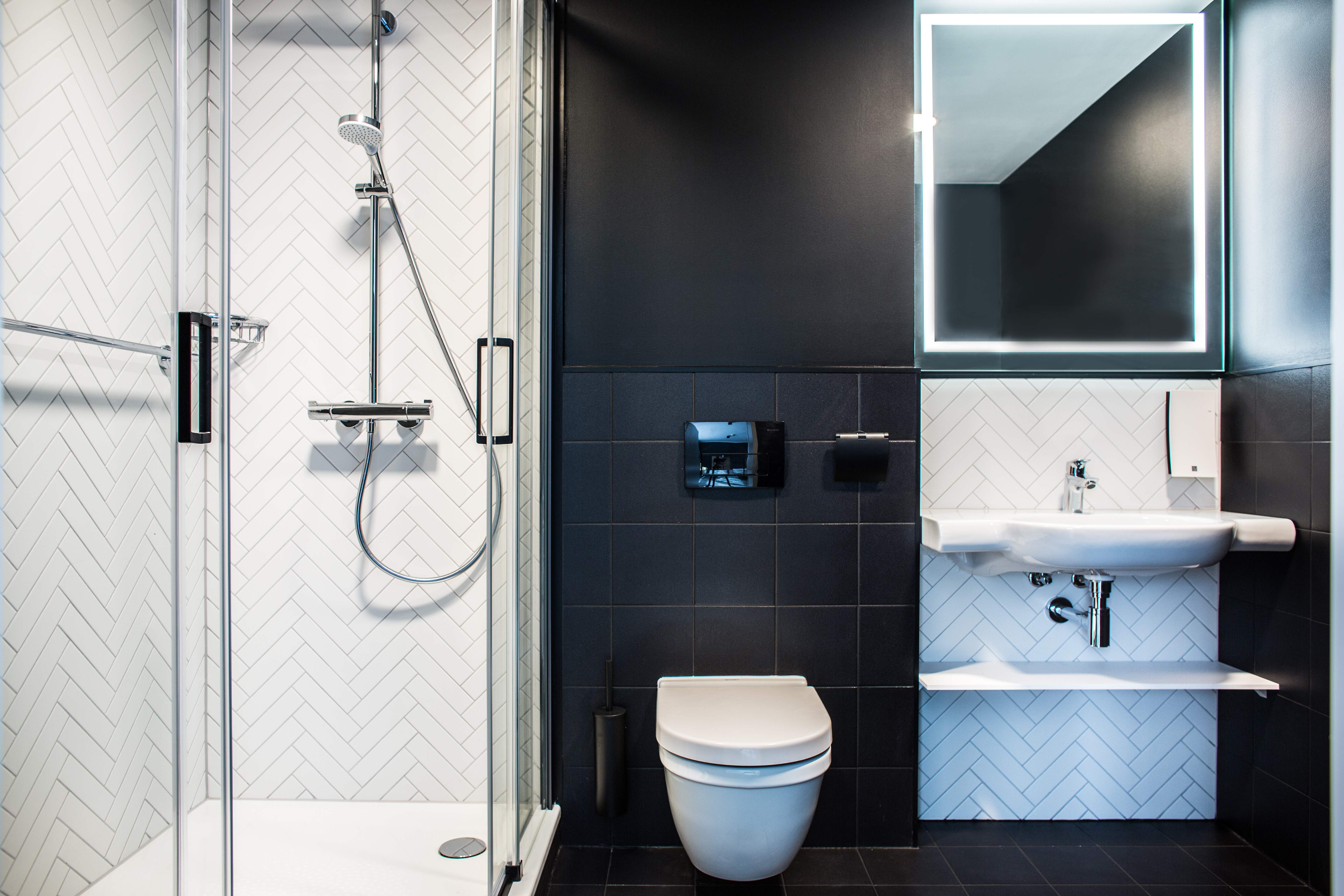 Double Executive Queen Bed