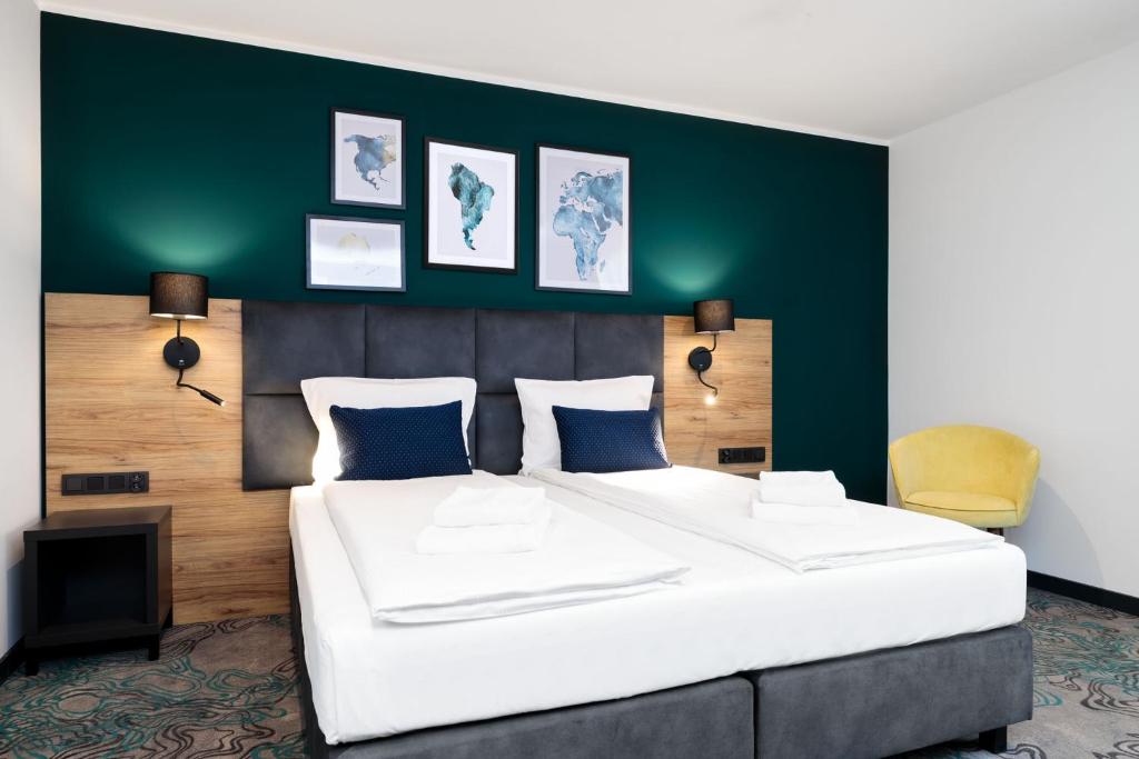 Double Single Executive Queen Bed