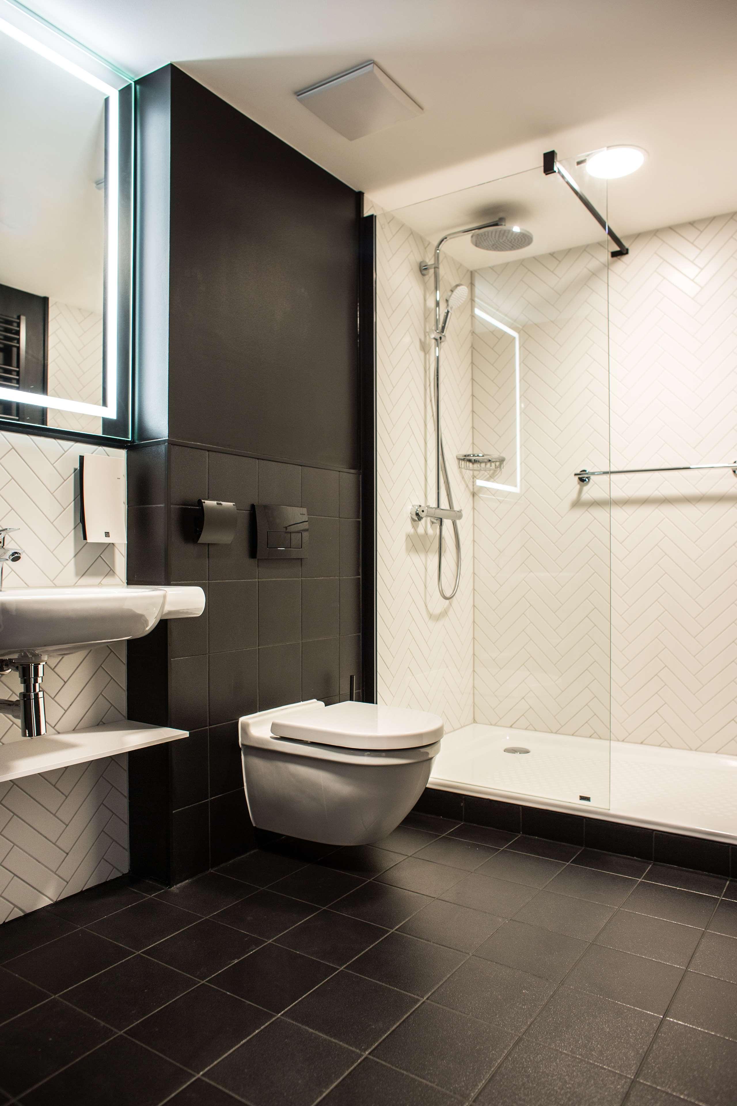 Double Executive Queen Bed