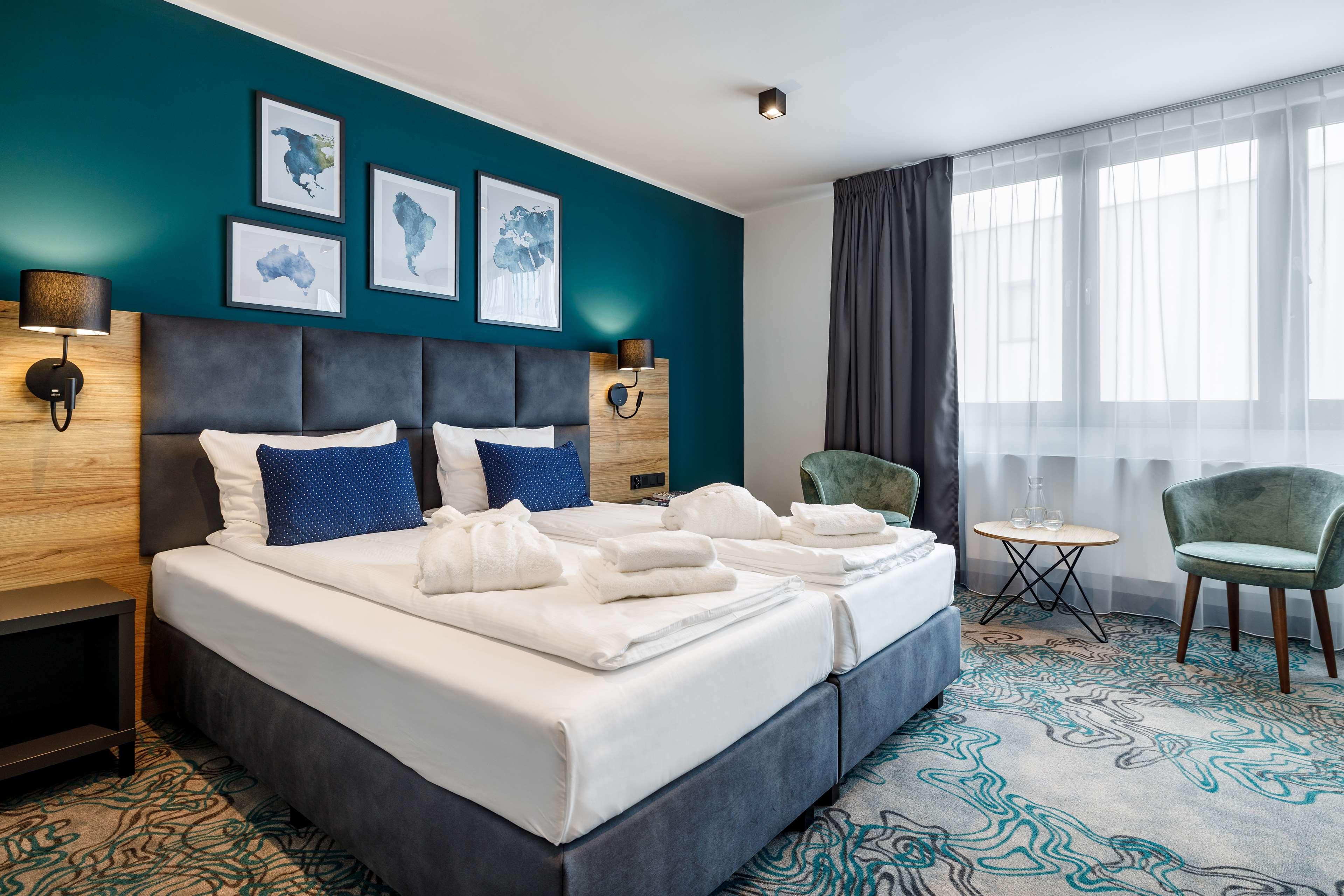 Double Executive Queen Bed