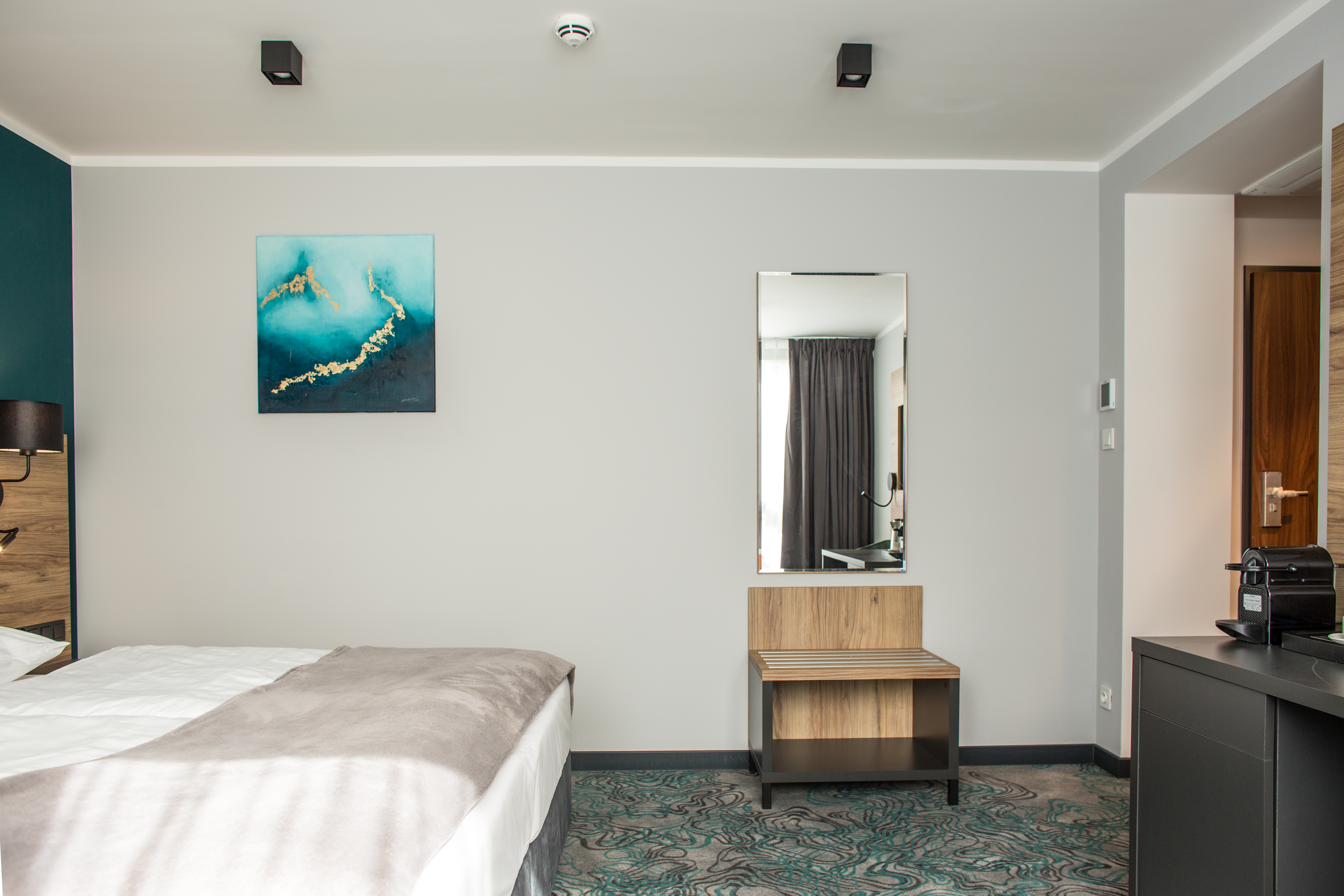 Double Executive Queen Bed