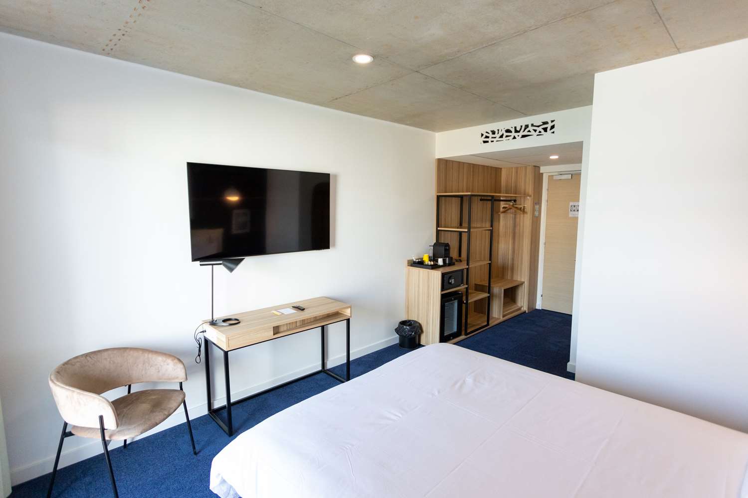 Double Queen Size Bed