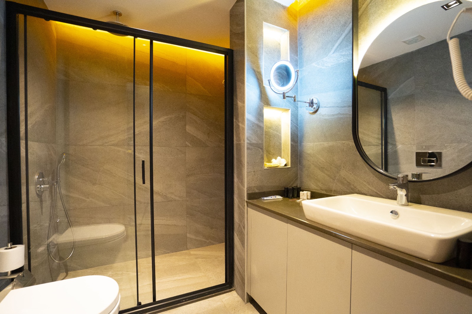 Quadruple Two Bedrooms One Bathroom