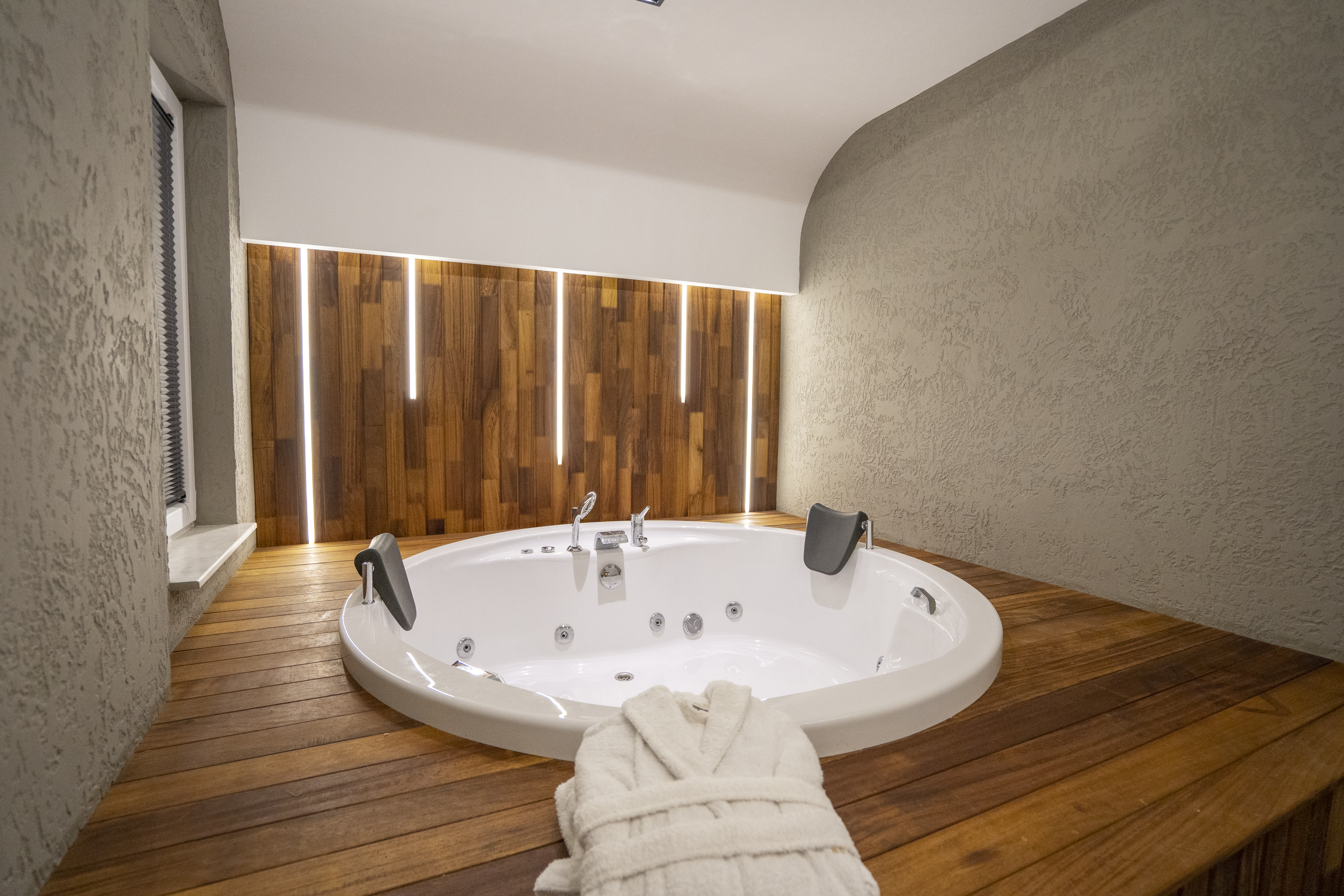 Quadruple Two Bedrooms One Bathroom