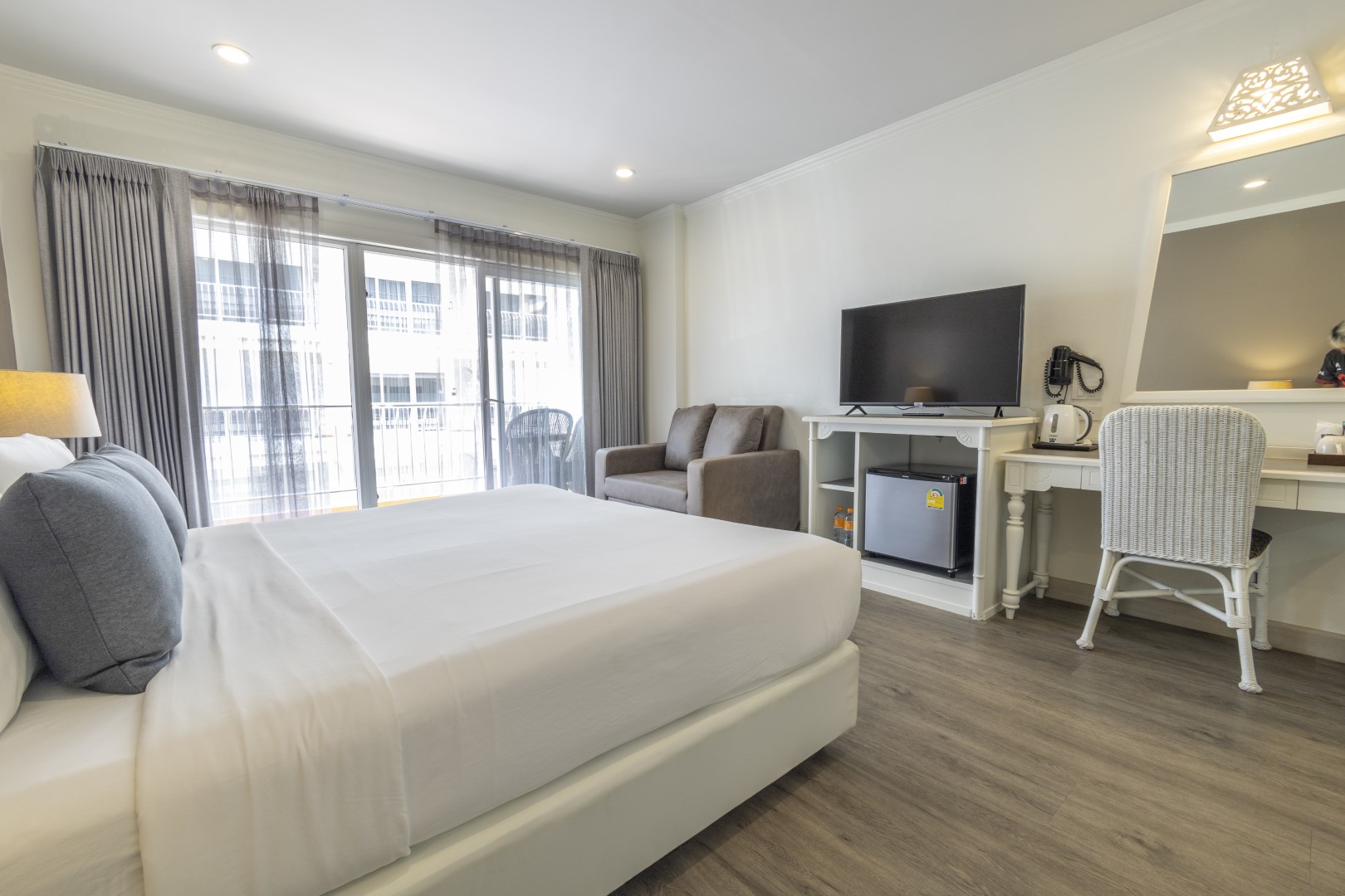 Double Deluxe Pool View