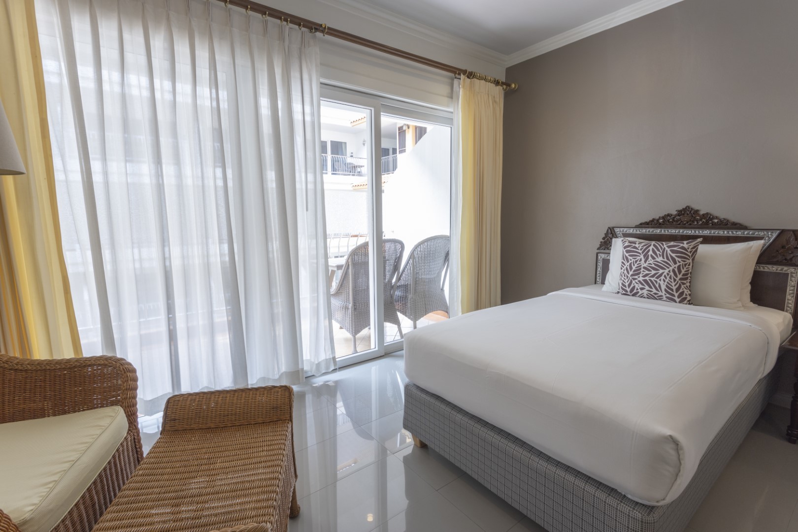 Twin Deluxe Pool View