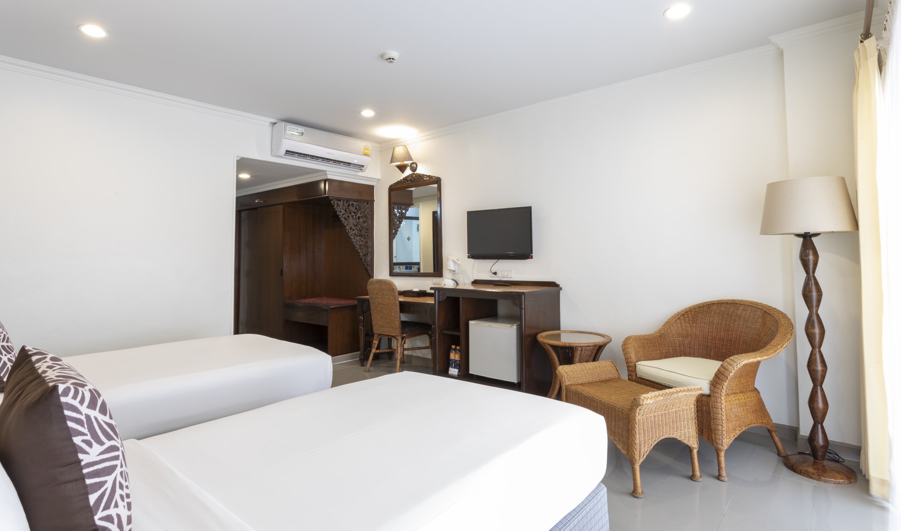 Twin Deluxe Pool View