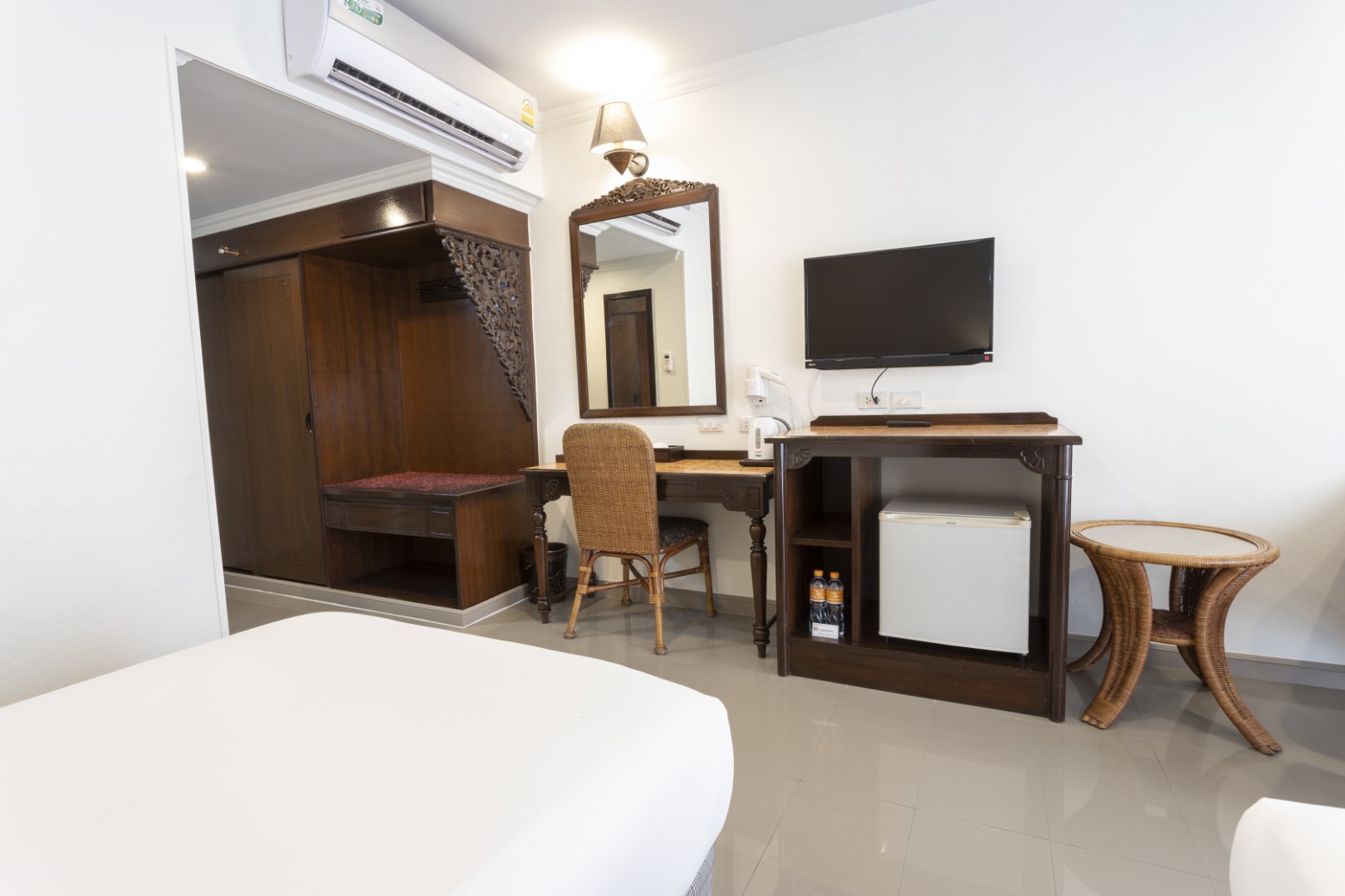 Twin Deluxe Pool View