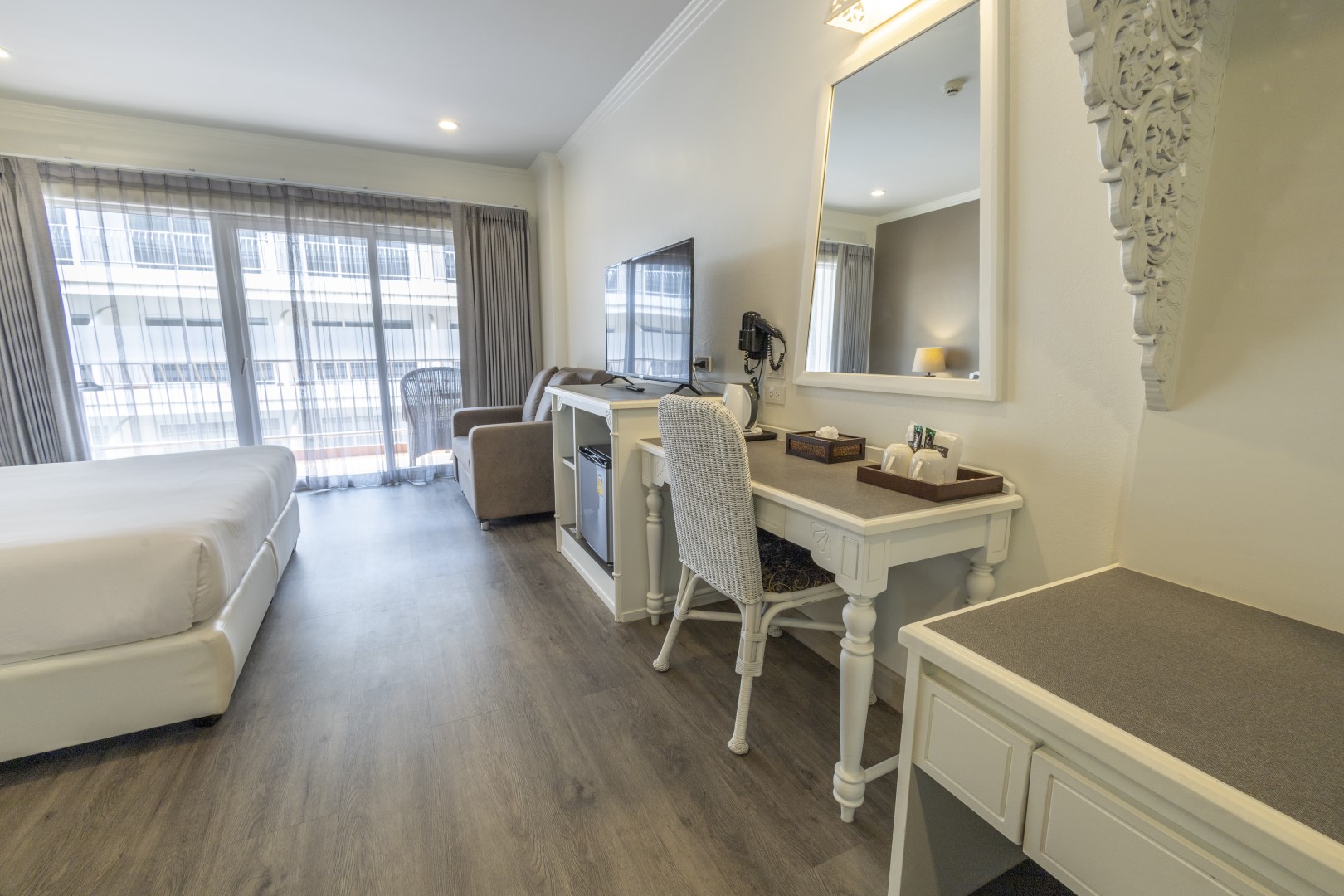 Double Deluxe Pool View