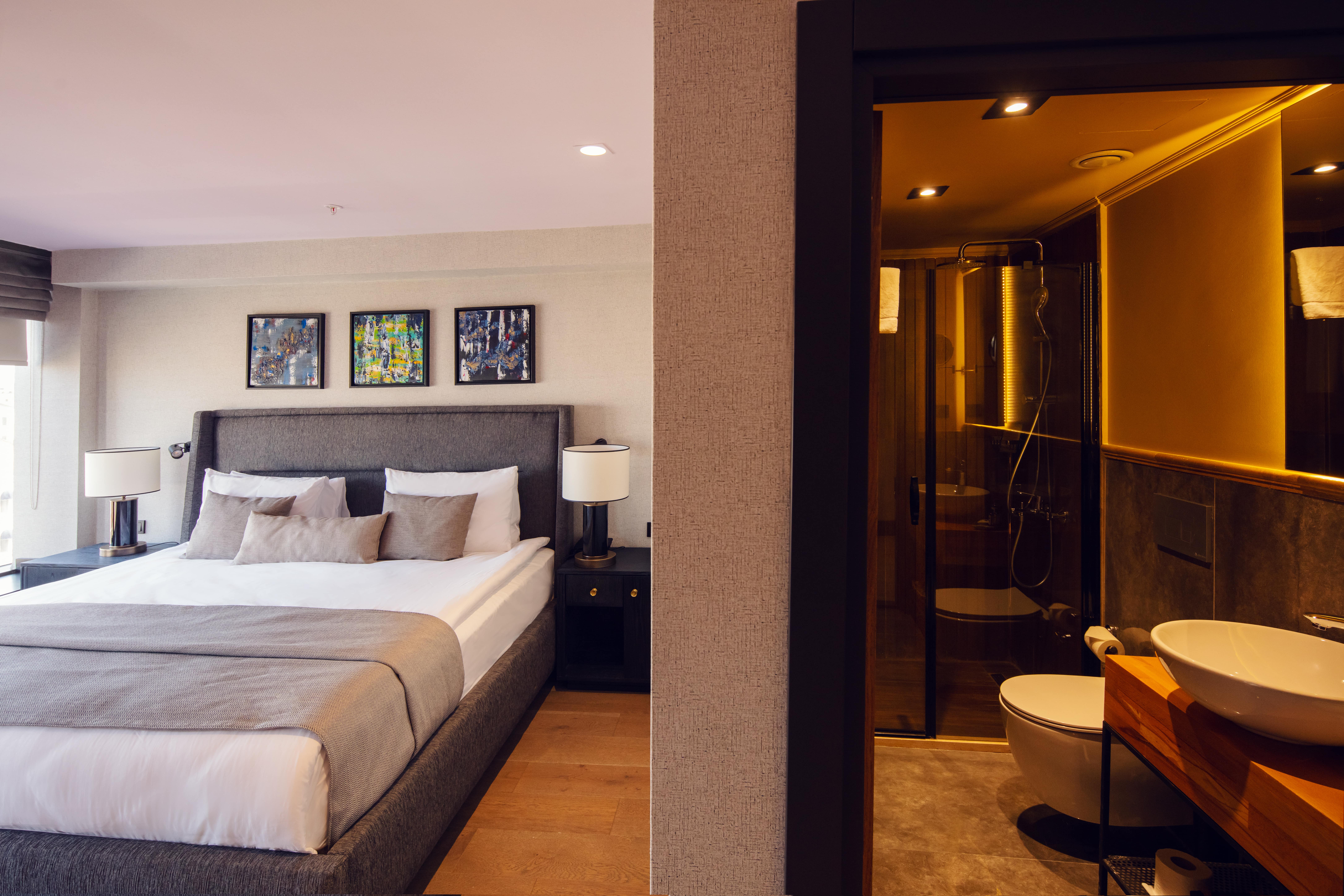 Double Deluxe Queen Bed