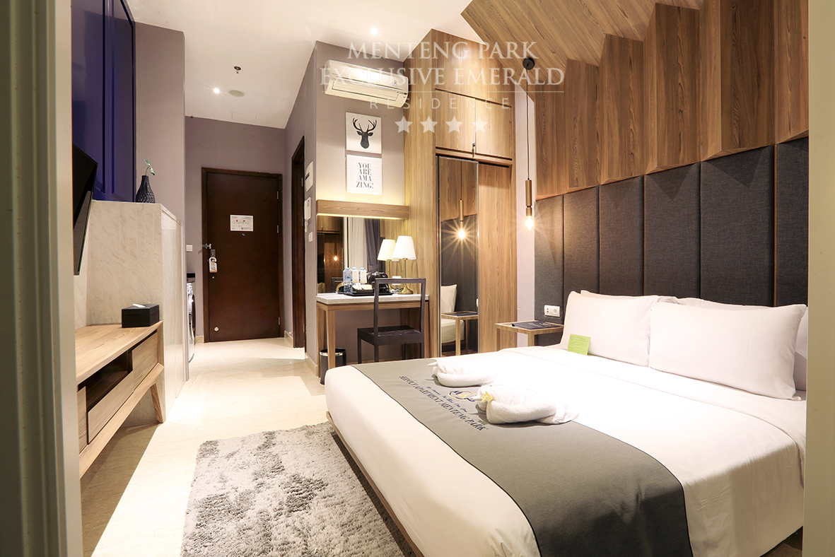 Studio Superior One Bedroom