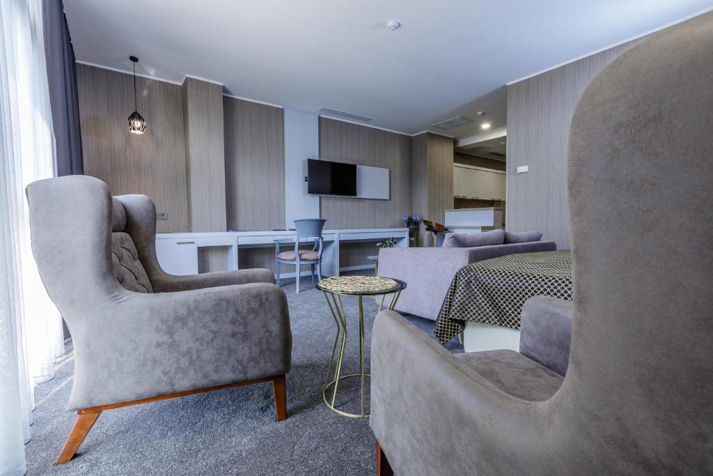 Apartment King Size Bed