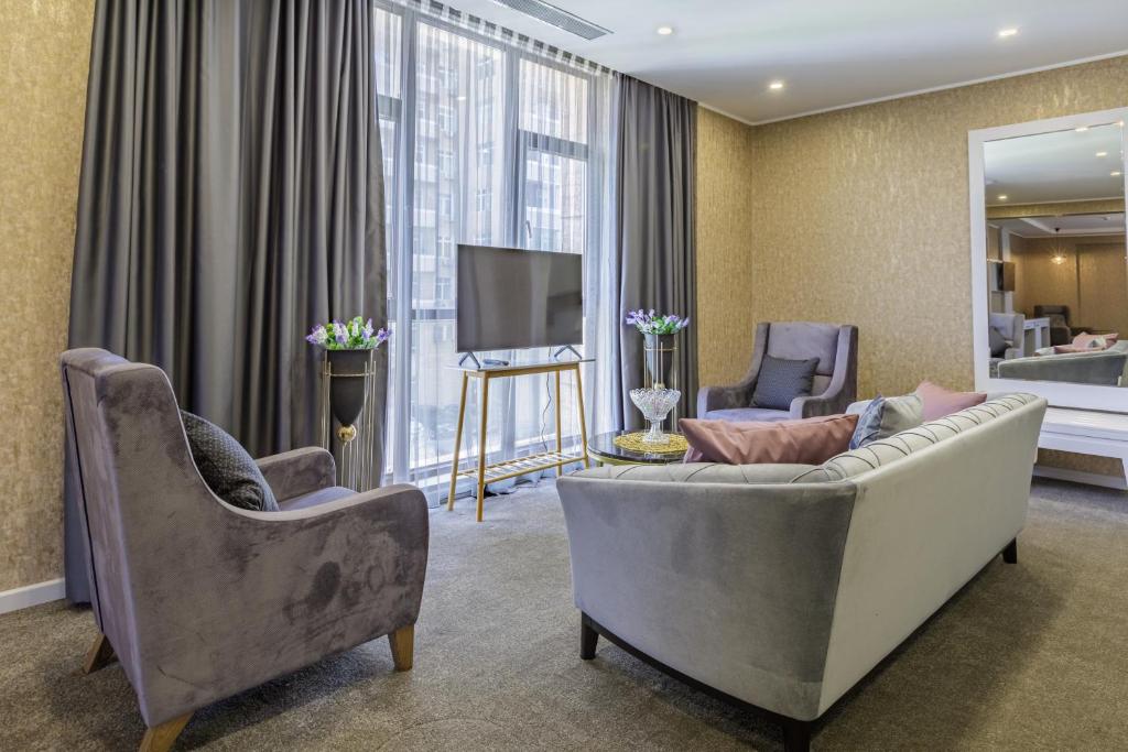 Apartment King Size Bed