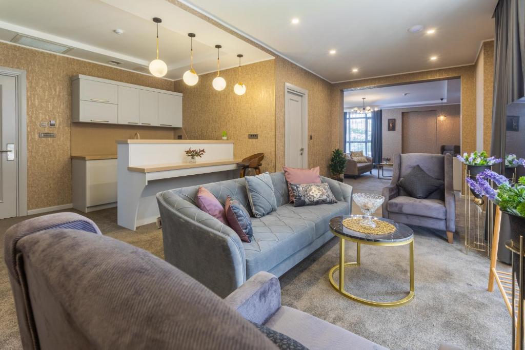 Apartment King Size Bed