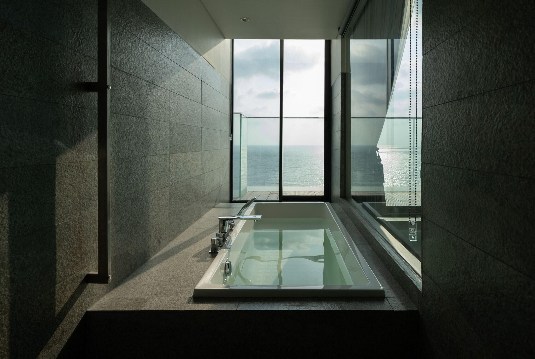 Twin Deluxe with Views