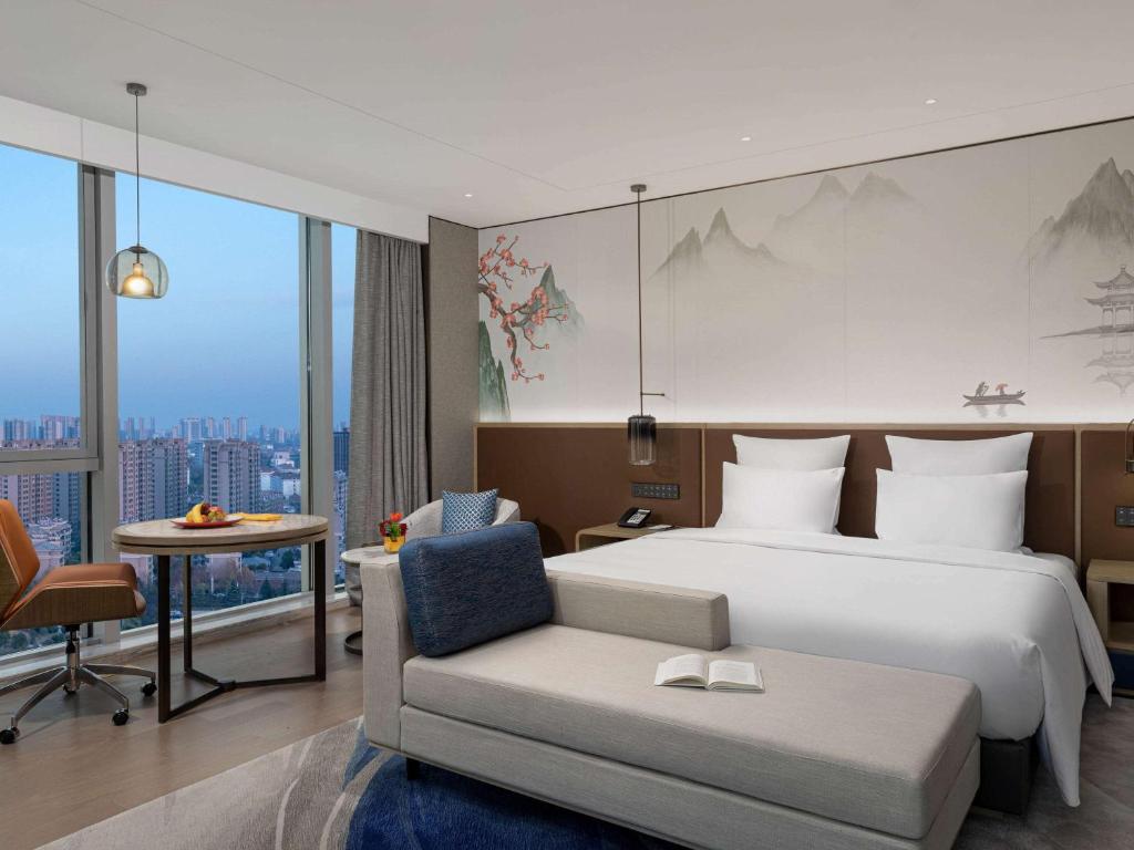 Double Deluxe King Bed