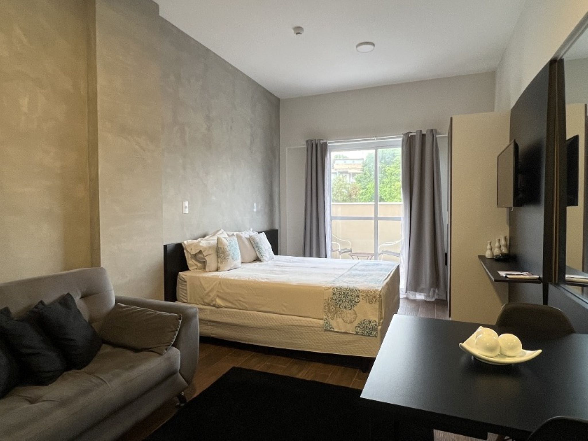 Double Queen Size Bed