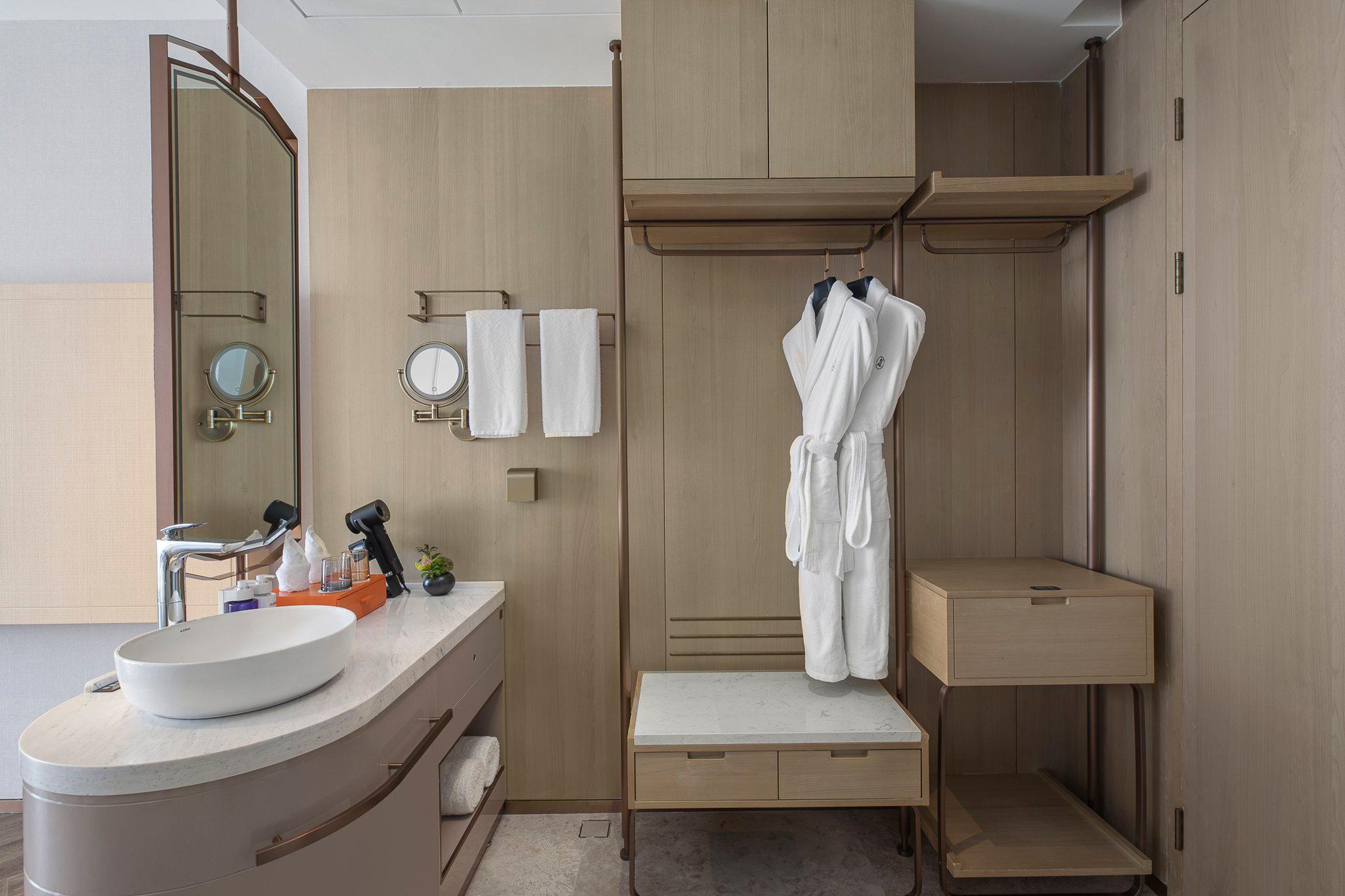 Twin Premium with Views