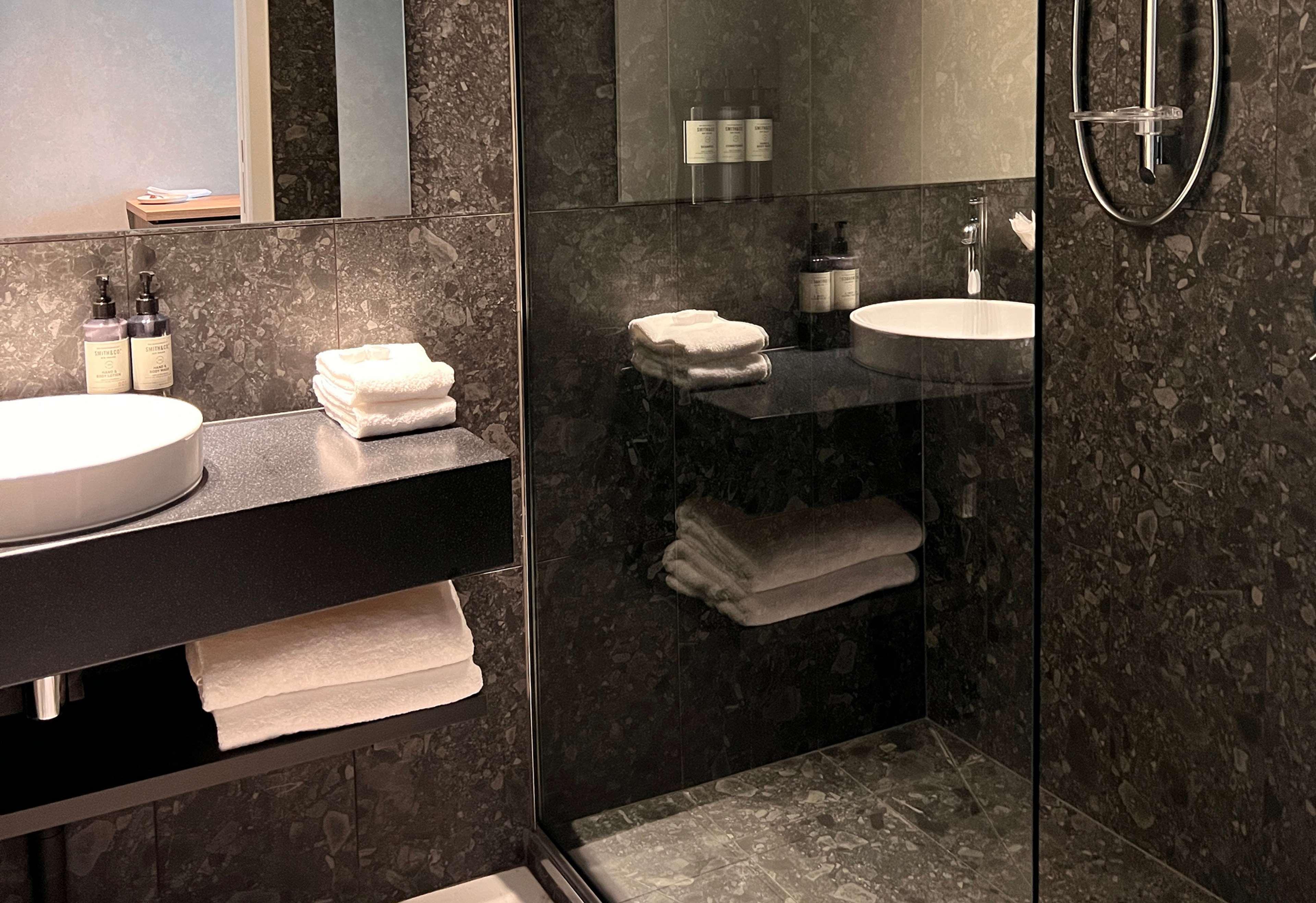 Double Deluxe King Bed