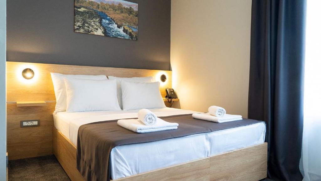 Double or Twin One Bedroom One Bathroom