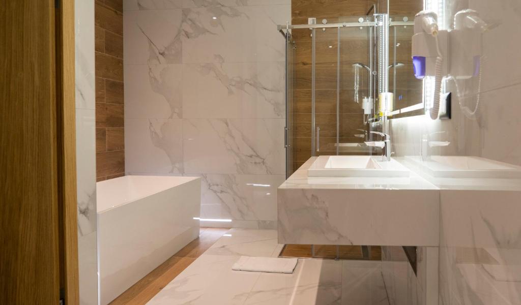 Suite Two Bedrooms One Bathroom