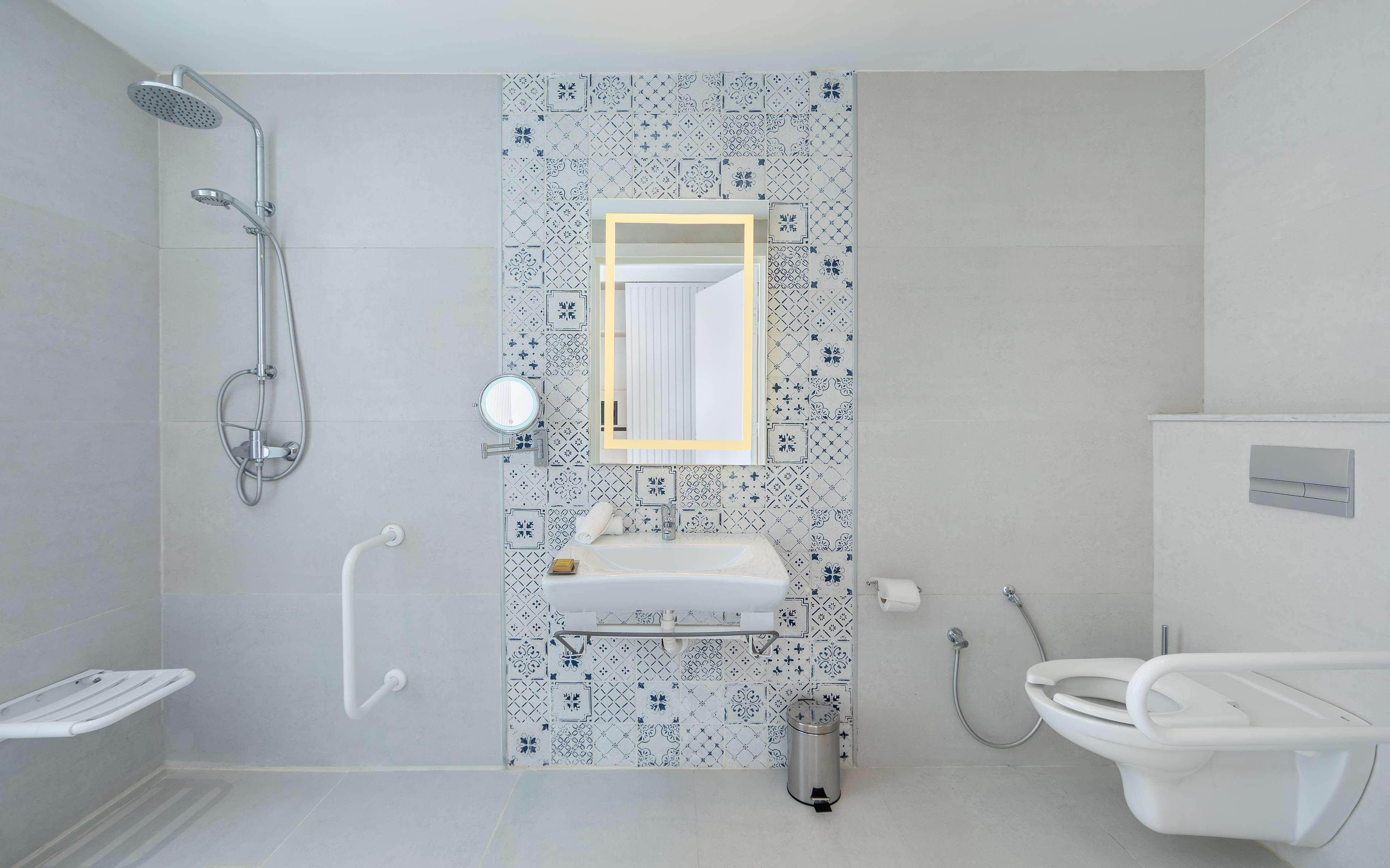 Double Accessible King Size Bed